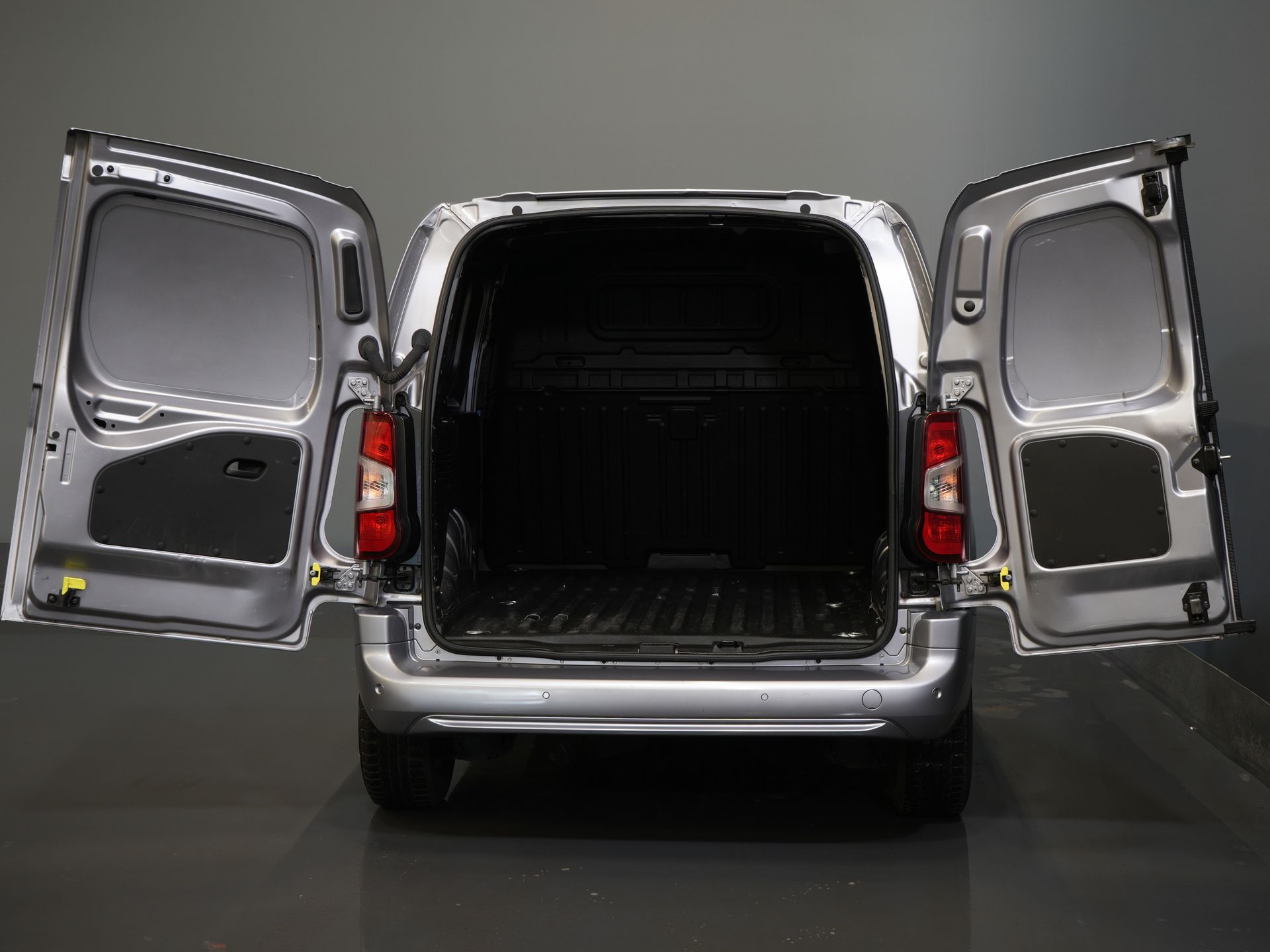 Citroën Berlingo Van 1.5 HDI 130 cv Aut. LED/ Carplay/ Keyless/ Navi/ Clima/ Telecamera/ PDC/ LMV/ Crociera