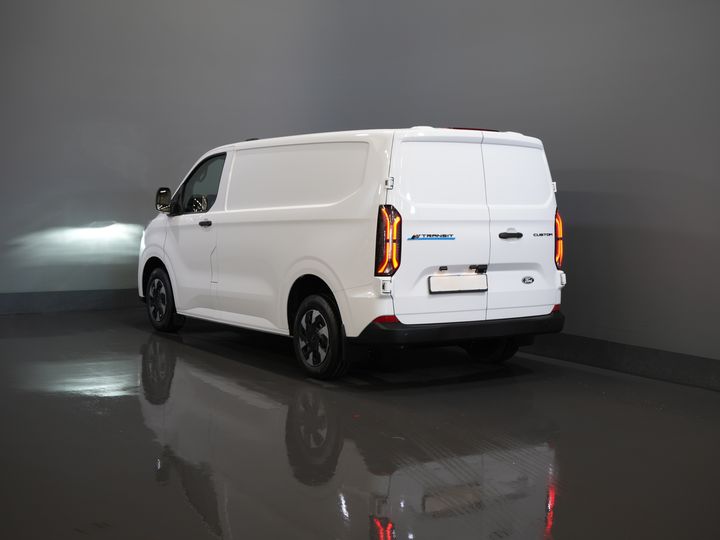 Ford E-Transit Custom Furgone 320 Trend 65 kWh 330 km WLTP LED/ Caricatore rapido/ 2,3 t di traino/ Sedili riscaldati/ Carplay/ Climatizzatore/ Telecamera/ PDC/ Cruise control