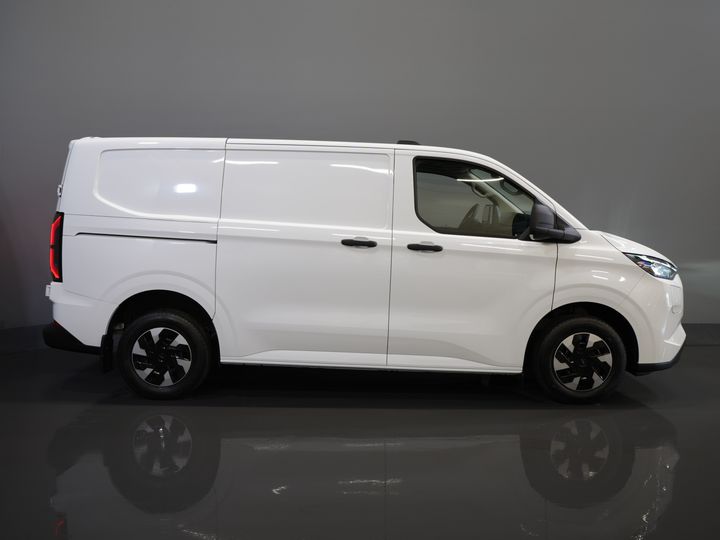 Ford E-Transit Custom Furgone 320 Trend 65 kWh 330 km WLTP LED/ Caricatore rapido/ 2,3 t di traino/ Sedili riscaldati/ Carplay/ Climatizzatore/ Telecamera/ PDC/ Cruise control