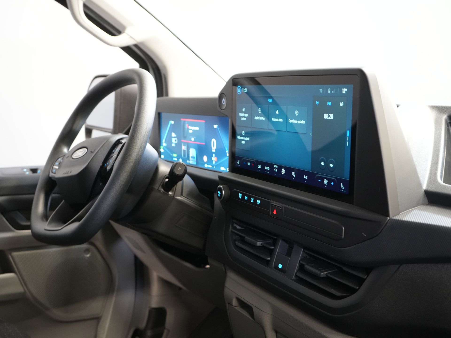 Ford E-Transit Custom Furgone 320 Trend 65 kWh 330 km WLTP LED/ Caricatore rapido/ 2,3 t di traino/ Sedili riscaldati/ Carplay/ Climatizzatore/ Telecamera/ PDC/ Cruise control