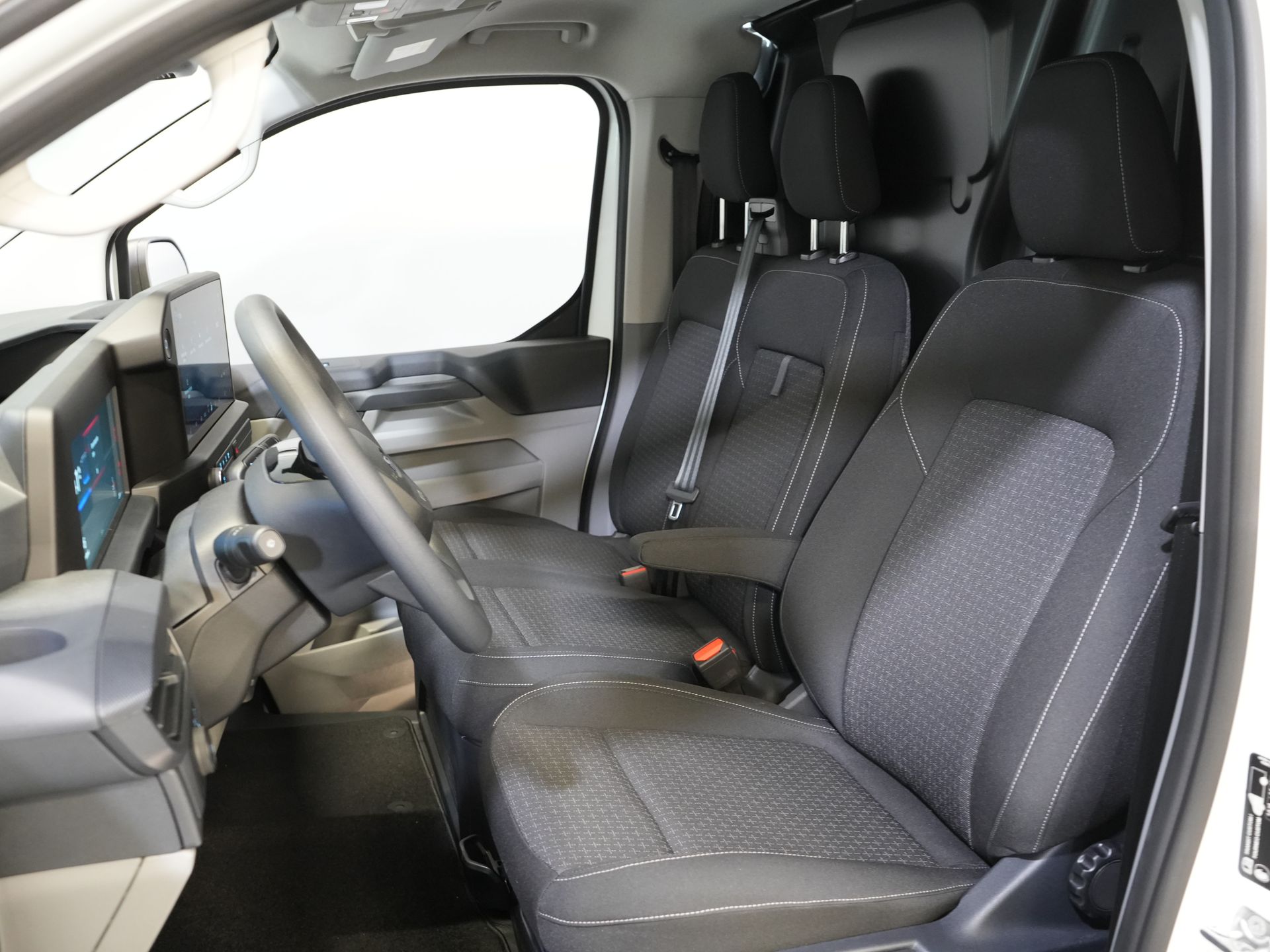 Ford E-Transit Custom Furgone 320 Trend 65 kWh 330 km WLTP LED/ Caricatore rapido/ 2,3 t di traino/ Sedili riscaldati/ Carplay/ Climatizzatore/ Telecamera/ PDC/ Cruise control