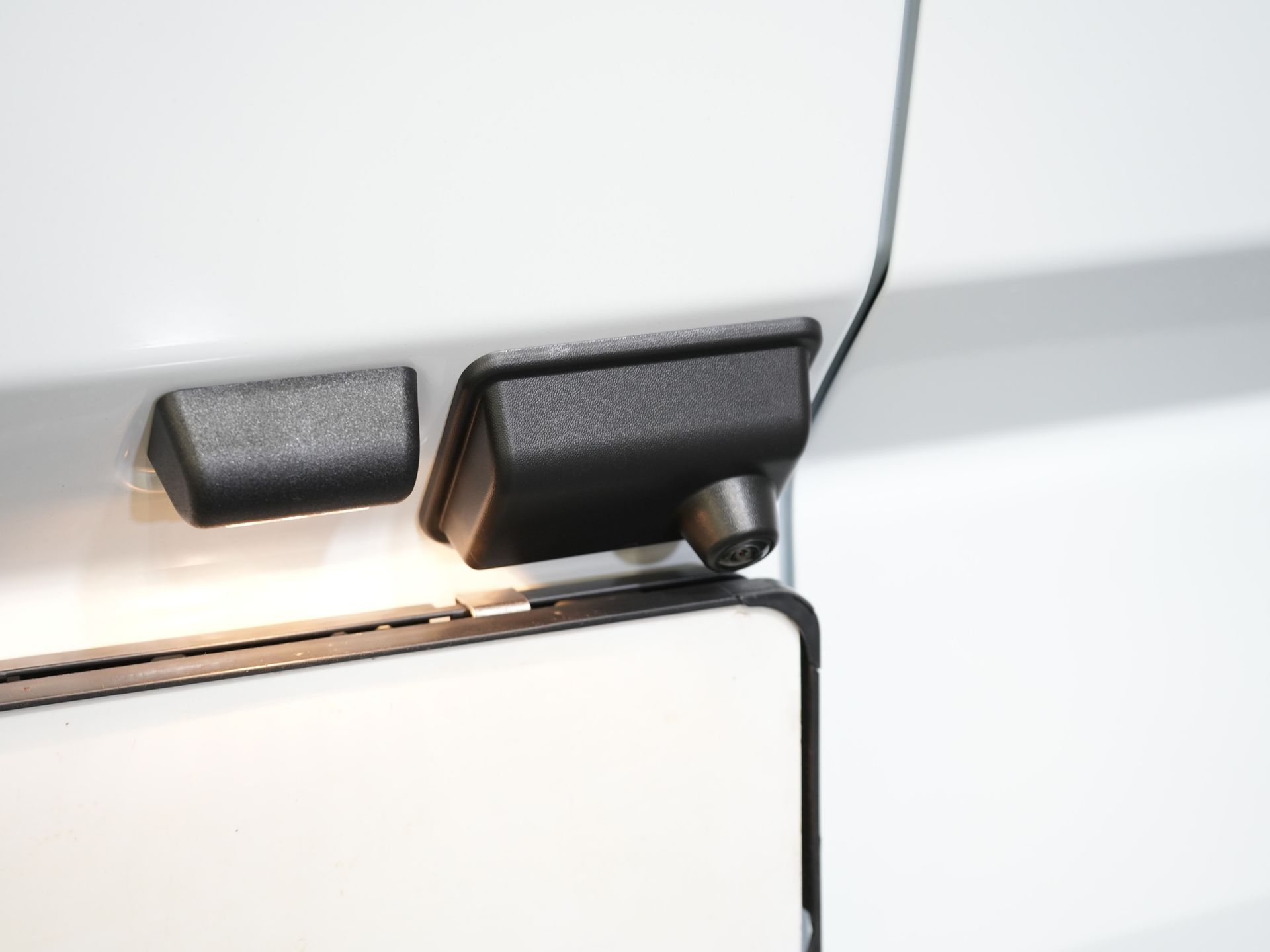 Ford E-Transit Custom Furgone 320 Trend 65 kWh 330 km WLTP LED/ Caricatore rapido/ 2,3 t di traino/ Sedili riscaldati/ Carplay/ Climatizzatore/ Telecamera/ PDC/ Cruise control