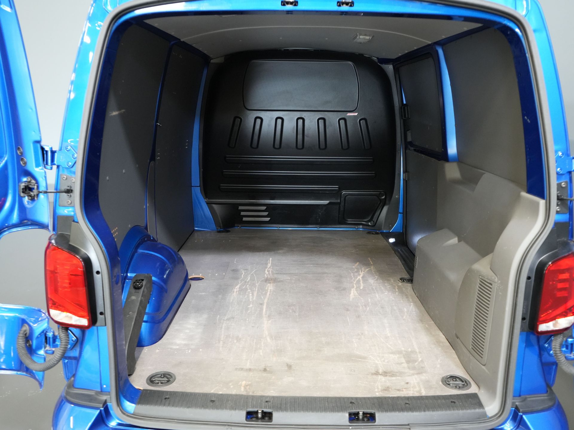 Volkswagen Transporter Van 2.0 TDI 150 CP DSG Aut. BPM GRATUIT! READY2GO LED/ Adapt.Cruise/ 2.5t Towingverm./ Standkachel/ Stoelverw./ CarPlay/ Camera/ Towbar