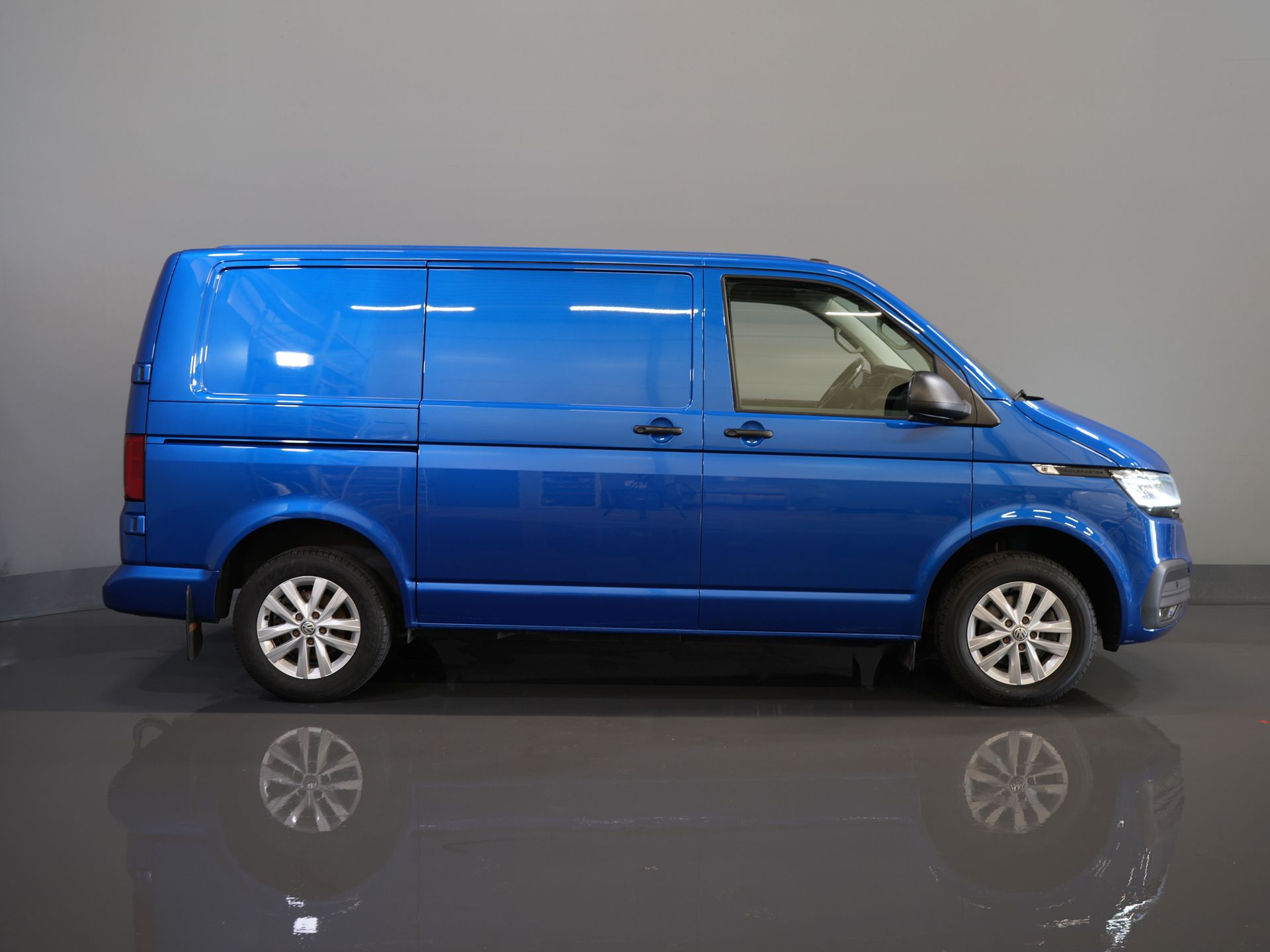 Volkswagen Transporter Van 2.0 TDI 150 CP DSG Aut. BPM GRATUIT! READY2GO LED/ Adapt.Cruise/ 2.5t Towingverm./ Standkachel/ Stoelverw./ CarPlay/ Camera/ Towbar