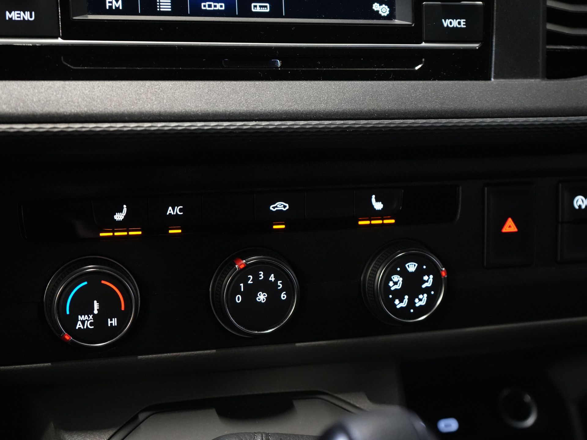 Volkswagen Transporter Van 2.0 TDI 150 CP DSG Aut. BPM GRATUIT! READY2GO LED/ Adapt.Cruise/ 2.5t Towingverm./ Standkachel/ Stoelverw./ CarPlay/ Camera/ Towbar