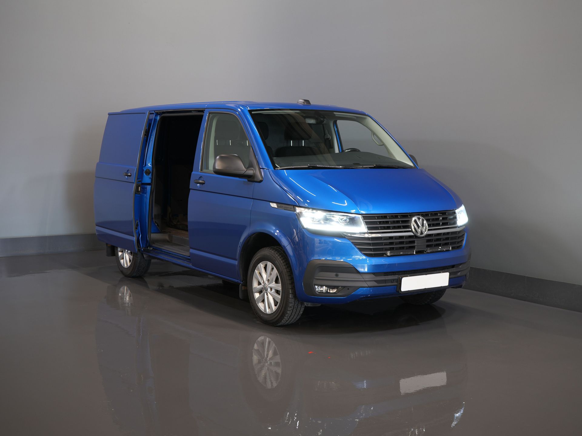 Volkswagen Transporter Van 2.0 TDI 150 CP DSG Aut. BPM GRATUIT! READY2GO LED/ Adapt.Cruise/ 2.5t Towingverm./ Standkachel/ Stoelverw./ CarPlay/ Camera/ Towbar