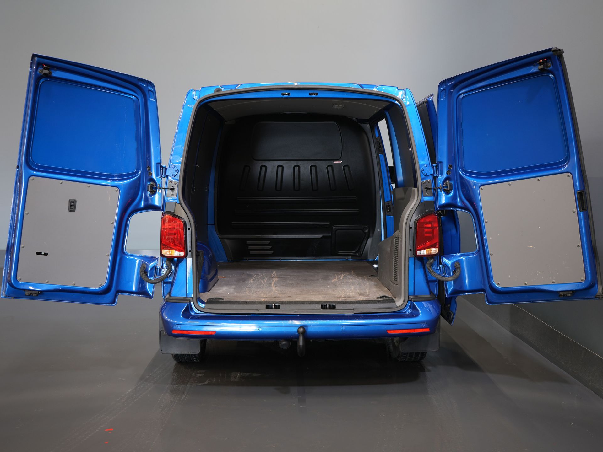 Volkswagen Transporter Van 2.0 TDI 150 CP DSG Aut. BPM GRATUIT! READY2GO LED/ Adapt.Cruise/ 2.5t Towingverm./ Standkachel/ Stoelverw./ CarPlay/ Camera/ Towbar