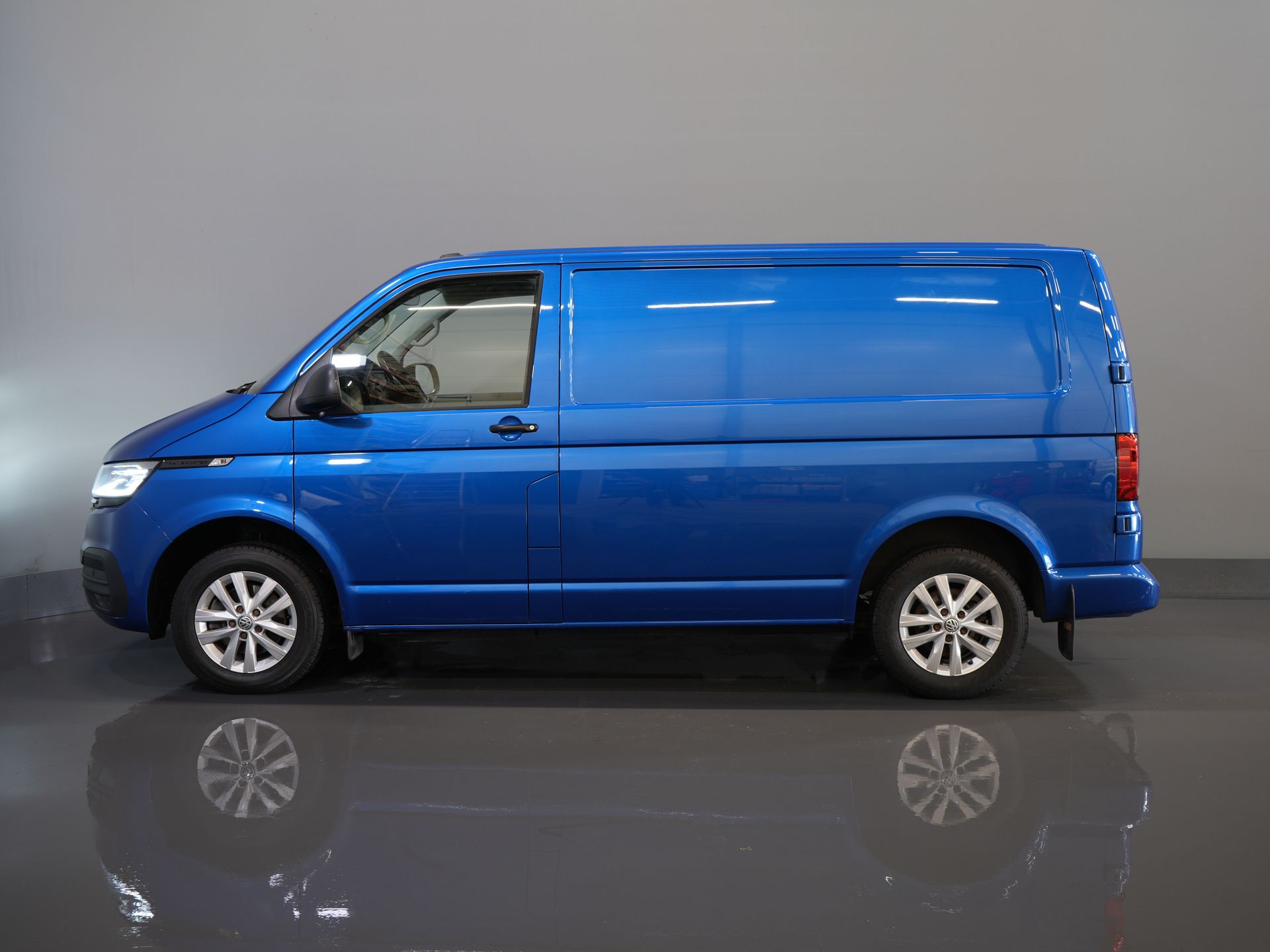 Volkswagen Transporter Van 2.0 TDI 150 CP DSG Aut. BPM GRATUIT! READY2GO LED/ Adapt.Cruise/ 2.5t Towingverm./ Standkachel/ Stoelverw./ CarPlay/ Camera/ Towbar