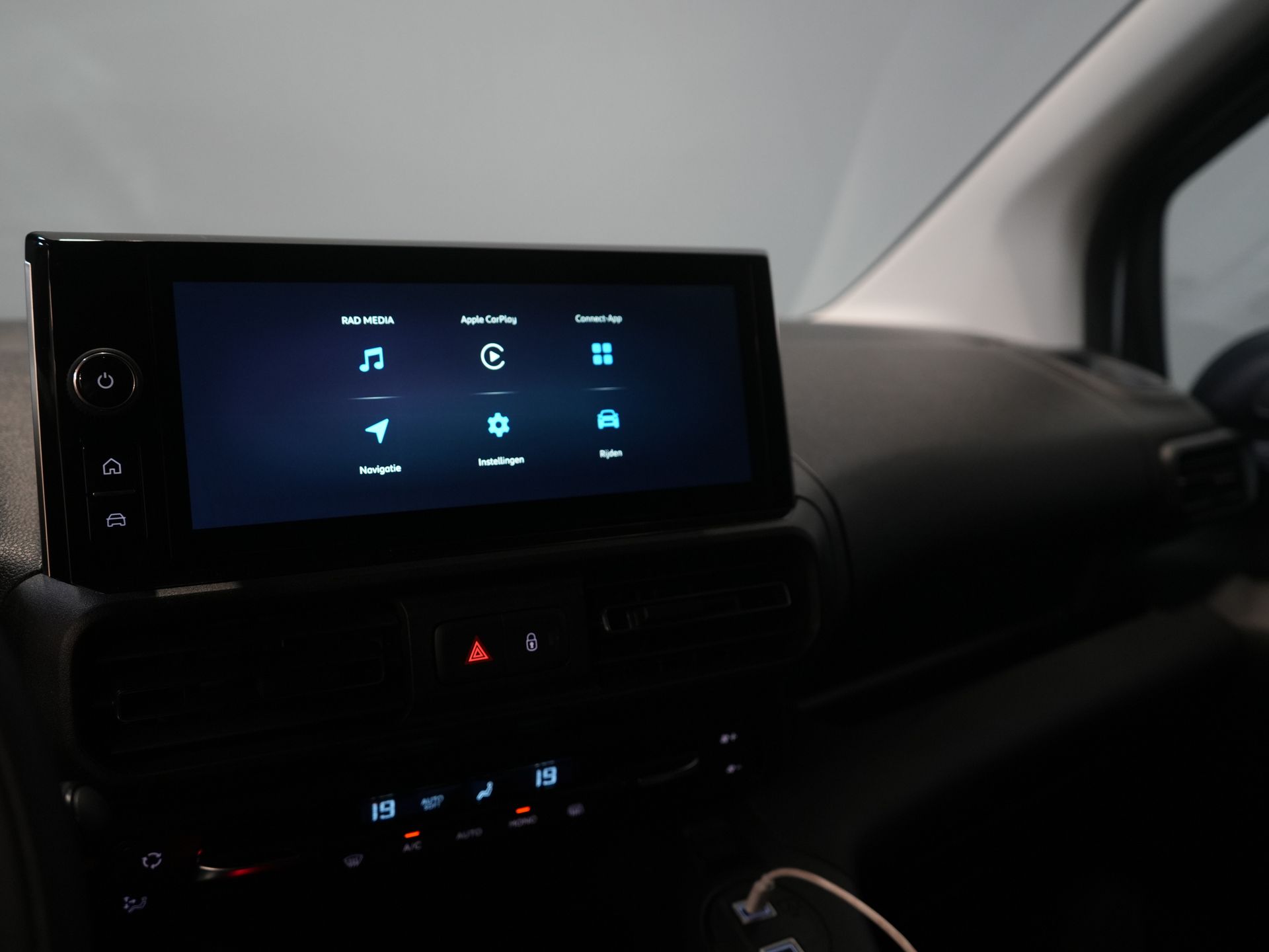 Toyota PROACE CITY Van 1.5 130 KM Aut. L2 BPM GRATIS! LED/ Wirtualny kokpit/ 3 os./ Carplay/ Kamera/ Klimatyzacja/ PDC/ Tempomat