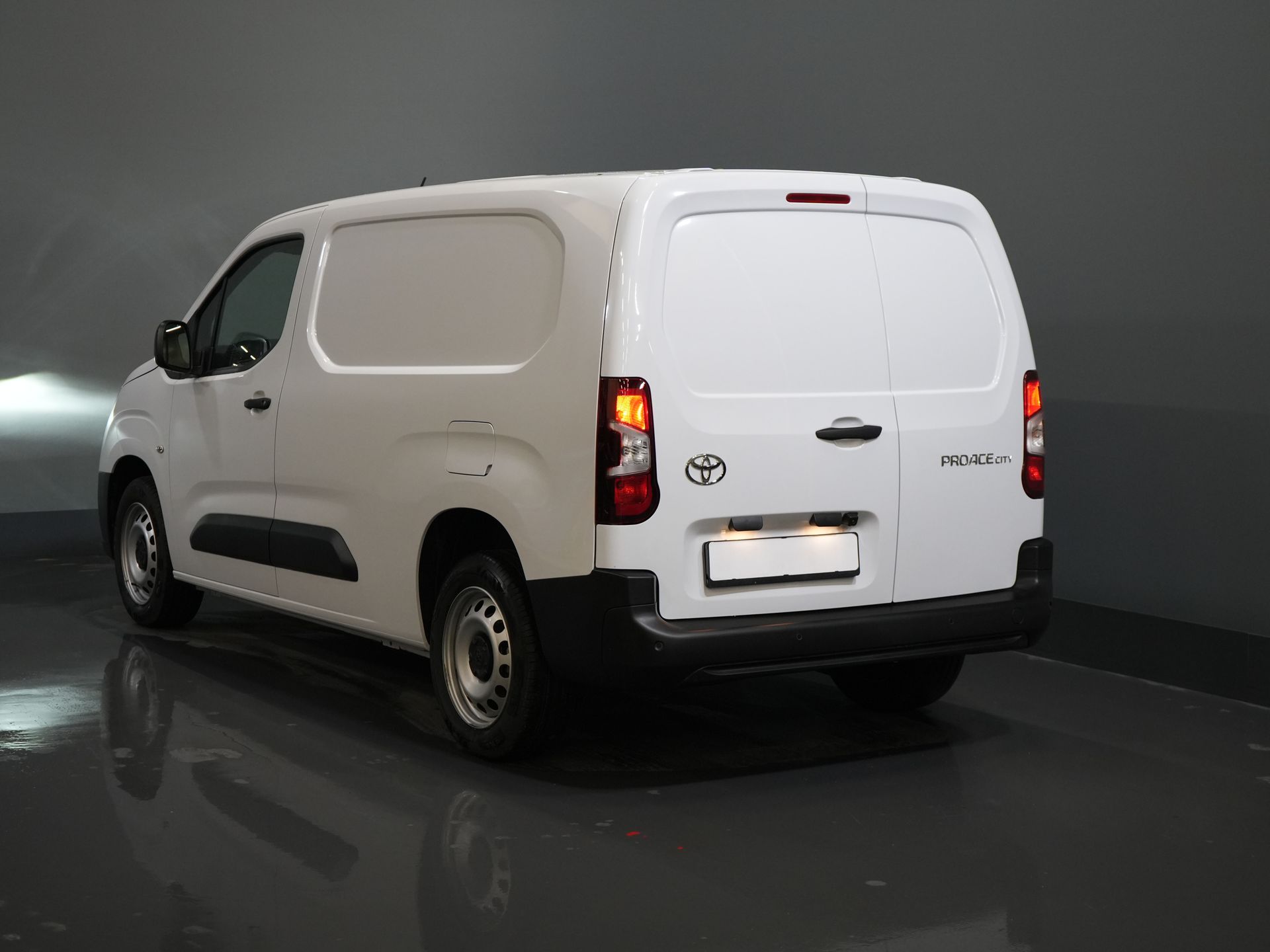Toyota PROACE CITY Van 1.5 130 KM Aut. L2 BPM GRATIS! LED/ Wirtualny kokpit/ 3 os./ Carplay/ Kamera/ Klimatyzacja/ PDC/ Tempomat