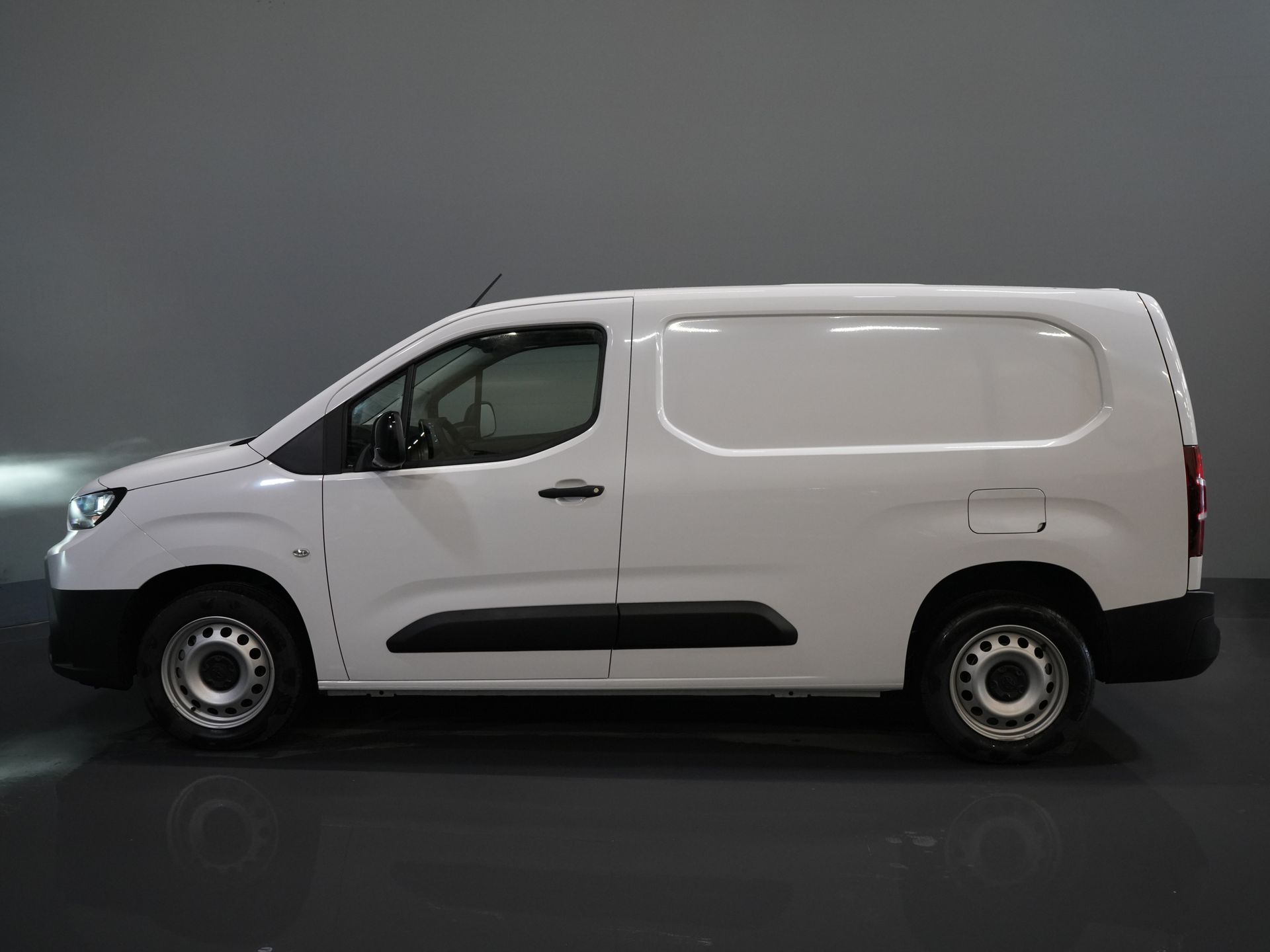 Toyota PROACE CITY Van 1.5 130 KM Aut. L2 BPM GRATIS! LED/ Wirtualny kokpit/ 3 os./ Carplay/ Kamera/ Klimatyzacja/ PDC/ Tempomat