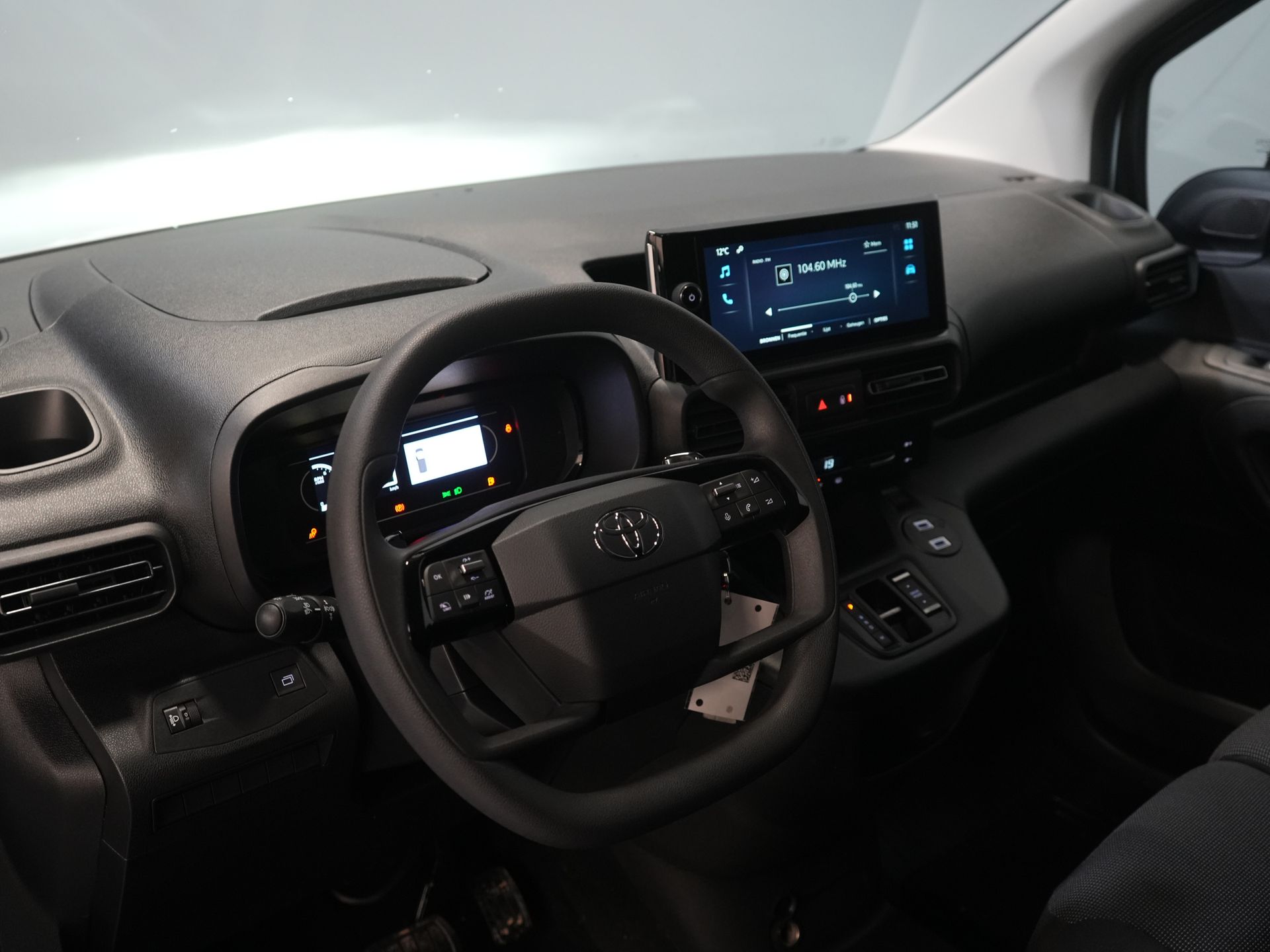 Toyota PROACE CITY Van 1.5 130 KM Aut. L2 BPM GRATIS! LED/ Wirtualny kokpit/ 3 os./ Carplay/ Kamera/ Klimatyzacja/ PDC/ Tempomat