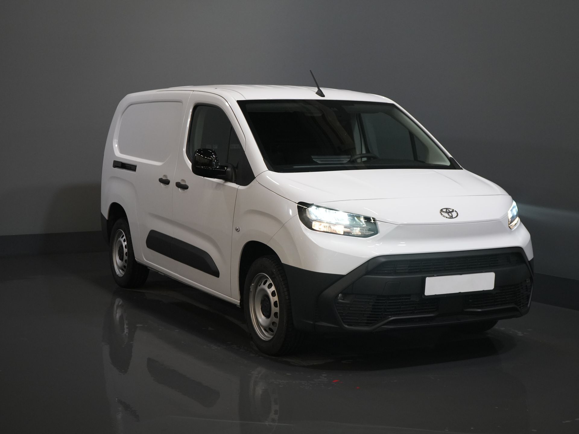 Toyota PROACE CITY Van 1.5 130 KM Aut. L2 BPM GRATIS! LED/ Wirtualny kokpit/ 3 os./ Carplay/ Kamera/ Klimatyzacja/ PDC/ Tempomat