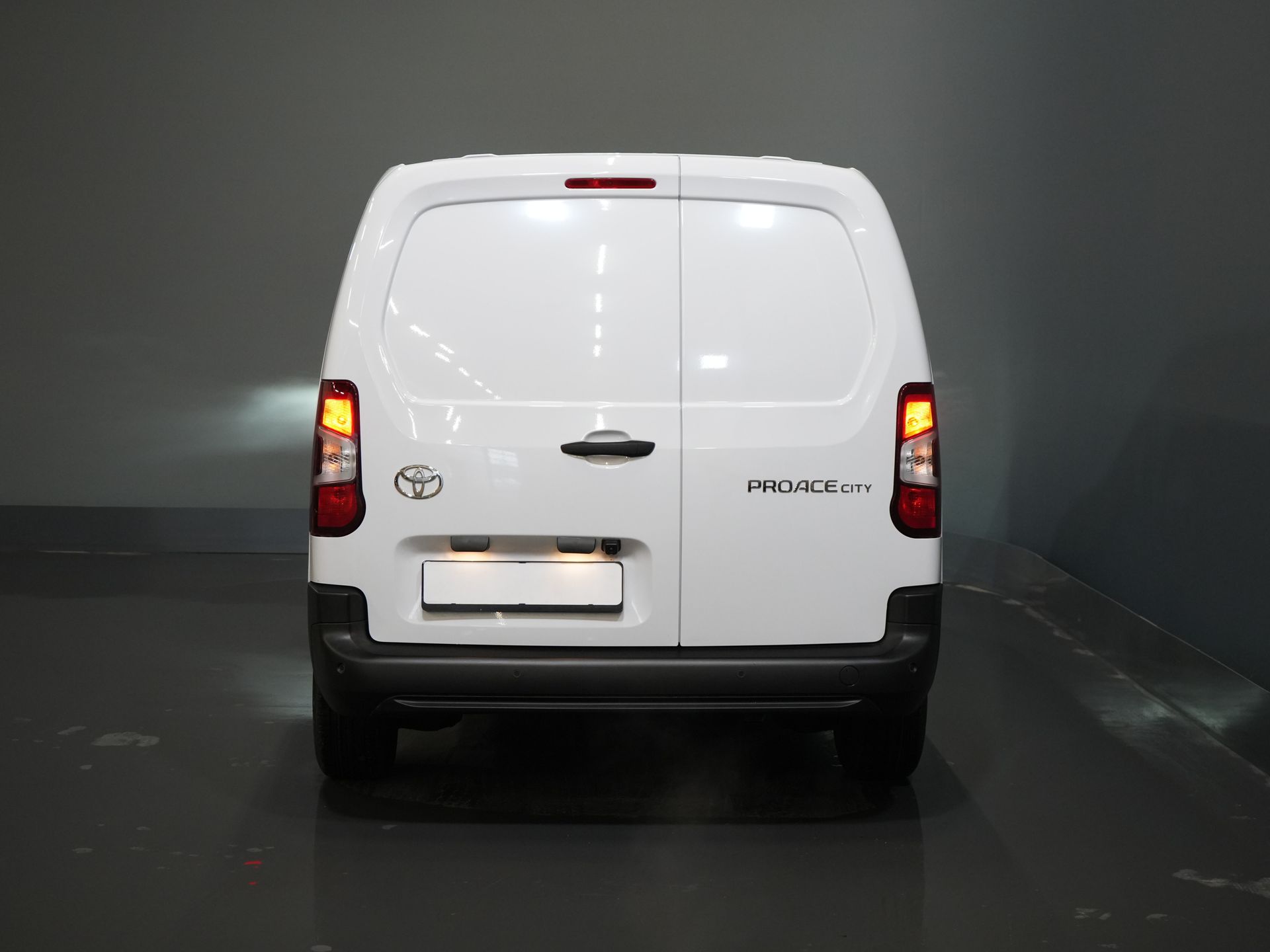 Toyota PROACE CITY Van 1.5 130 KM Aut. L2 BPM GRATIS! LED/ Wirtualny kokpit/ 3 os./ Carplay/ Kamera/ Klimatyzacja/ PDC/ Tempomat