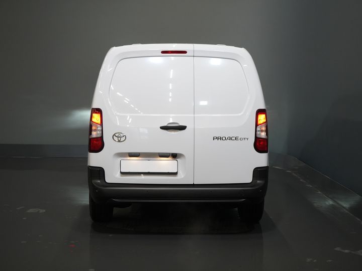 Toyota PROACE CITY Van 1.5 130 KM Aut. L2 BPM GRATIS! LED/ Wirtualny kokpit/ 3 os./ Carplay/ Kamera/ Klimatyzacja/ PDC/ Tempomat
