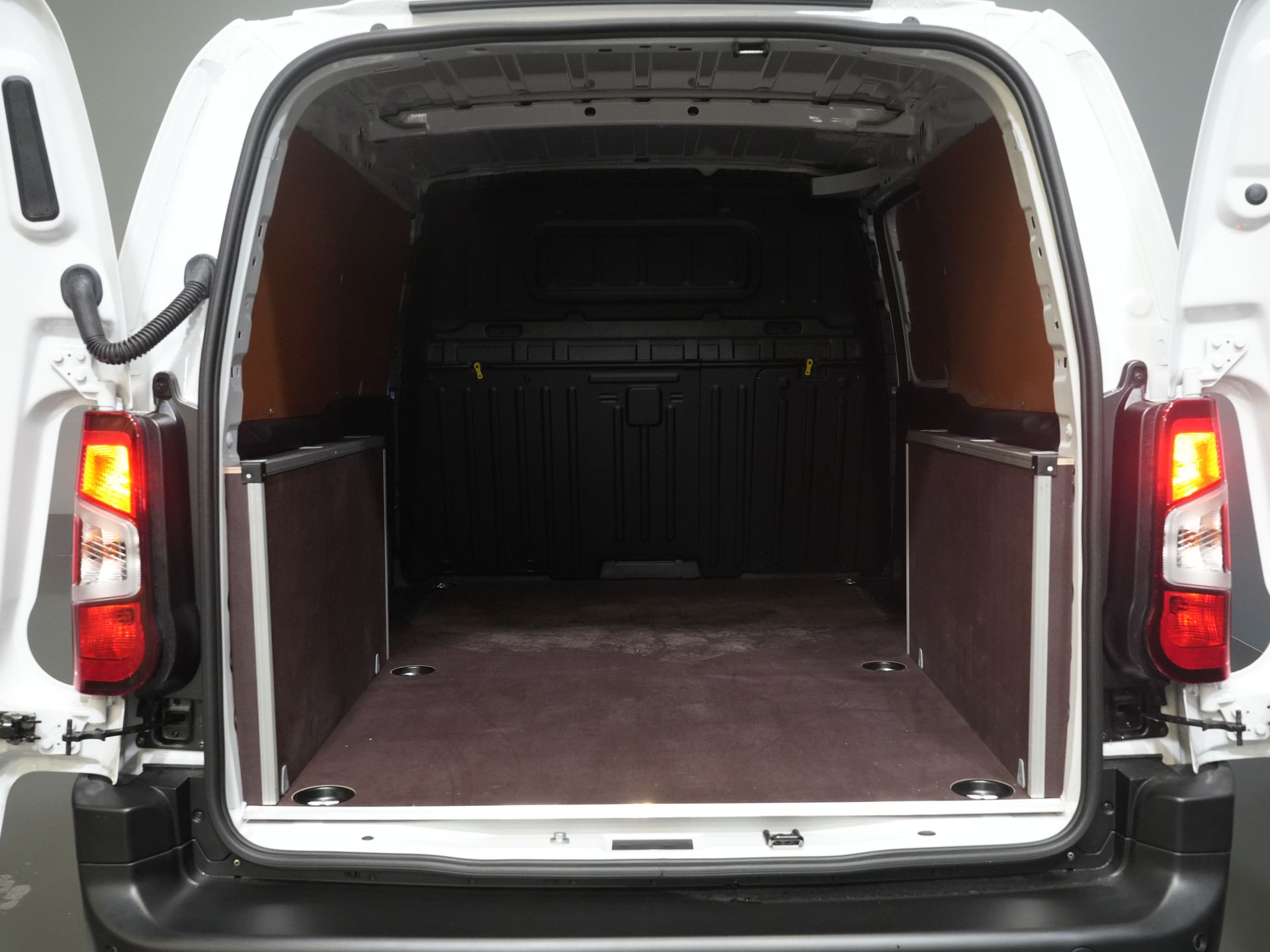 Toyota PROACE CITY Van 1.5 130 KM Aut. L2 BPM GRATIS! LED/ Wirtualny kokpit/ 3 os./ Carplay/ Kamera/ Klimatyzacja/ PDC/ Tempomat