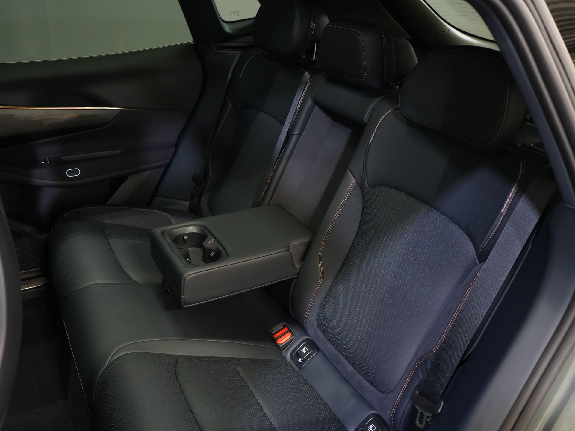 Lynk & Co 08 SUV 1.5 More PHEV 200km Elek./ Harman&Kardon/ Pano/ Stoelmassage & koeling/ Elek.Klep/ Adapt.Cruise