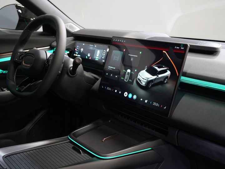 Lynk & Co 08 SUV 1.5 More PHEV 200км Elek./ Harman&Kardon/ Pano/ Масаж та охолодження сидінь/ Elek.Valve/ Adapt.Cruise