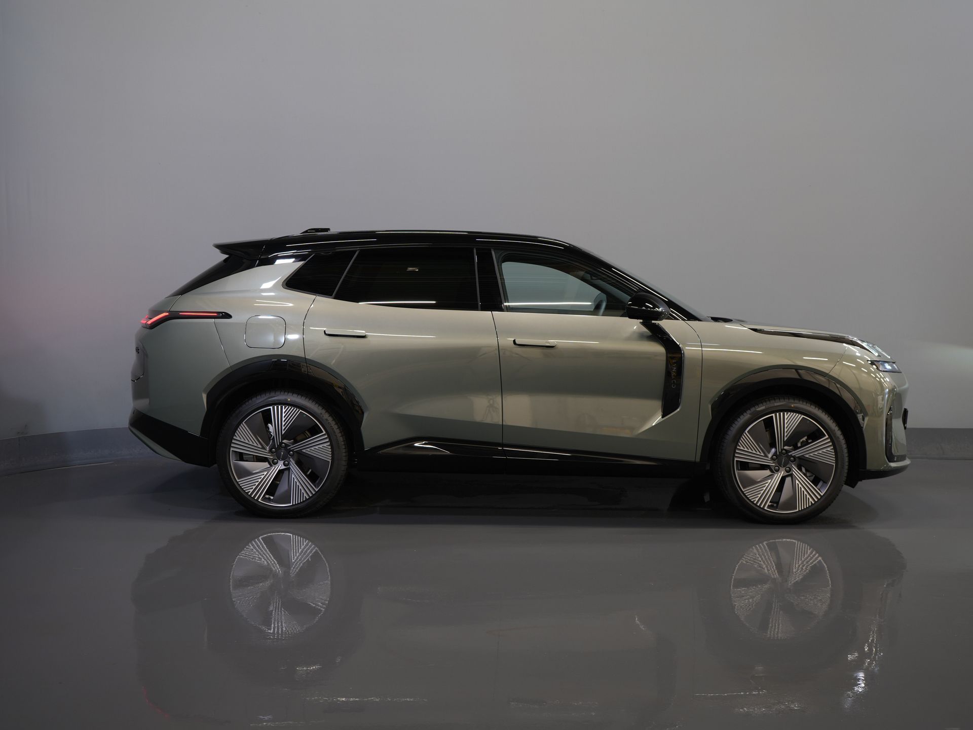 Lynk & Co 08 SUV 1.5 More PHEV 200km Elek./ Harman&Kardon/ Pano/ Stoelmassage & koeling/ Elek.Klep/ Adapt.Cruise