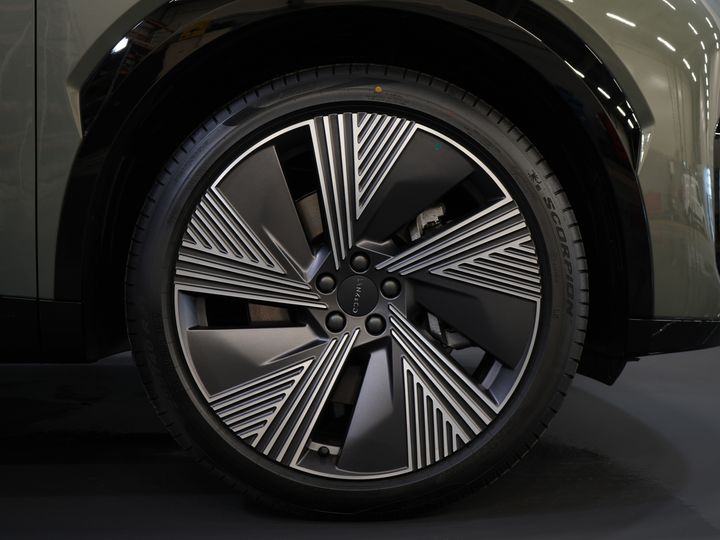 Lynk & Co 08 SUV 1.5 More PHEV 200км Elek./ Harman&Kardon/ Pano/ Масаж та охолодження сидінь/ Elek.Valve/ Adapt.Cruise