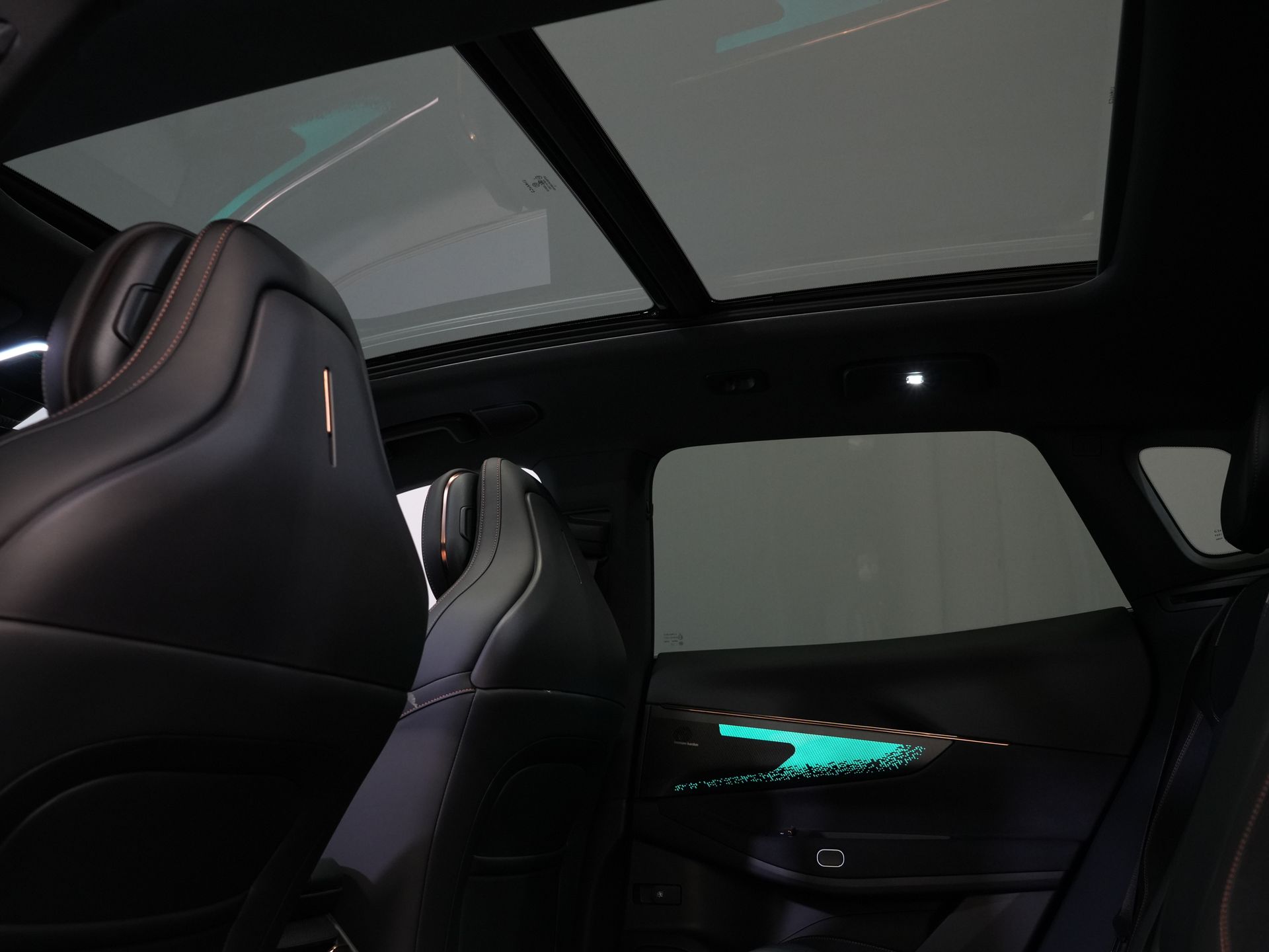 Lynk & Co 08 SUV 1.5 More PHEV 200км Elek./ Harman&Kardon/ Pano/ Масаж та охолодження сидінь/ Elek.Valve/ Adapt.Cruise