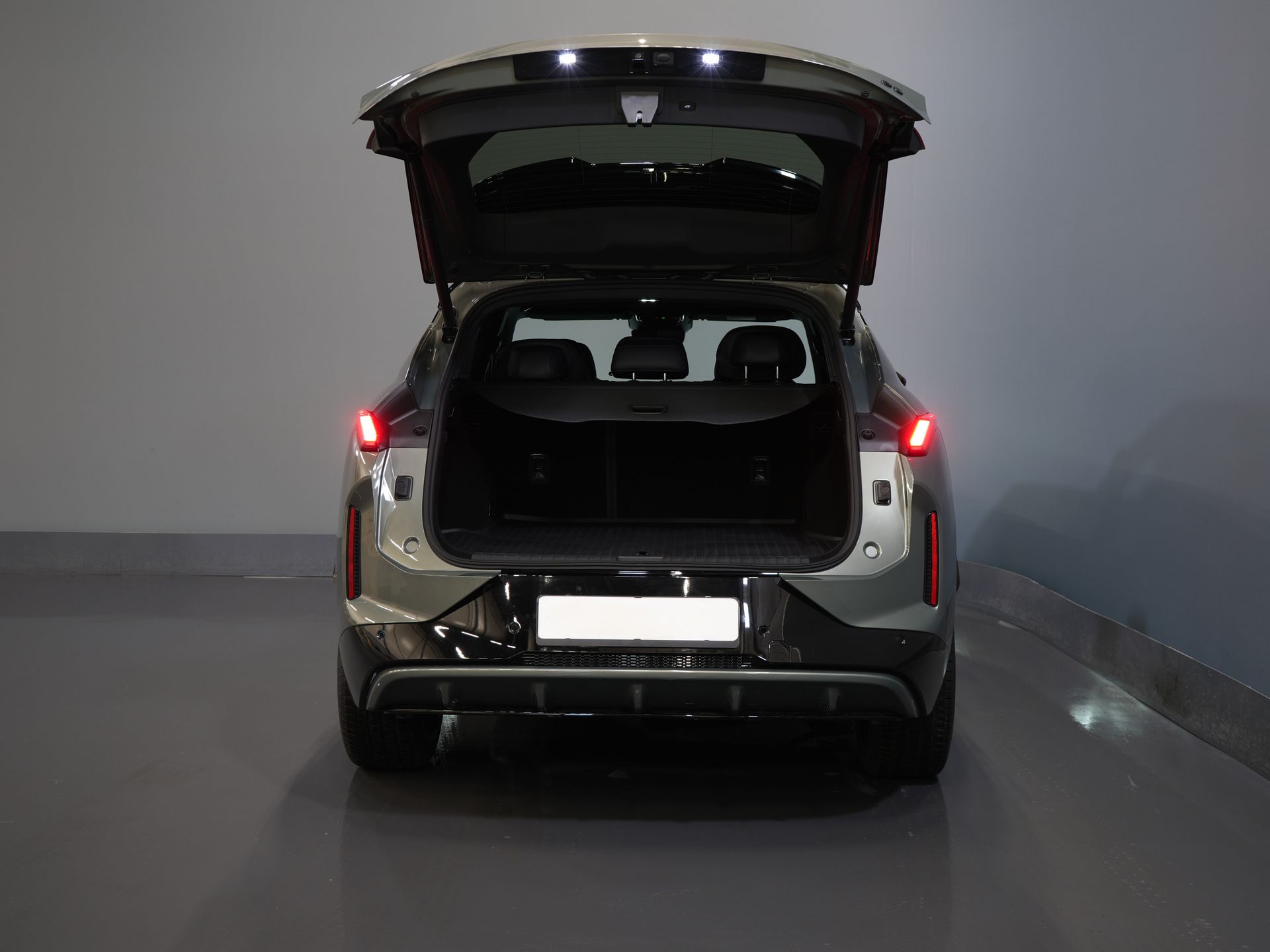 Lynk & Co 08 SUV 1.5 More PHEV 200км Elek./ Harman&Kardon/ Pano/ Масаж та охолодження сидінь/ Elek.Valve/ Adapt.Cruise