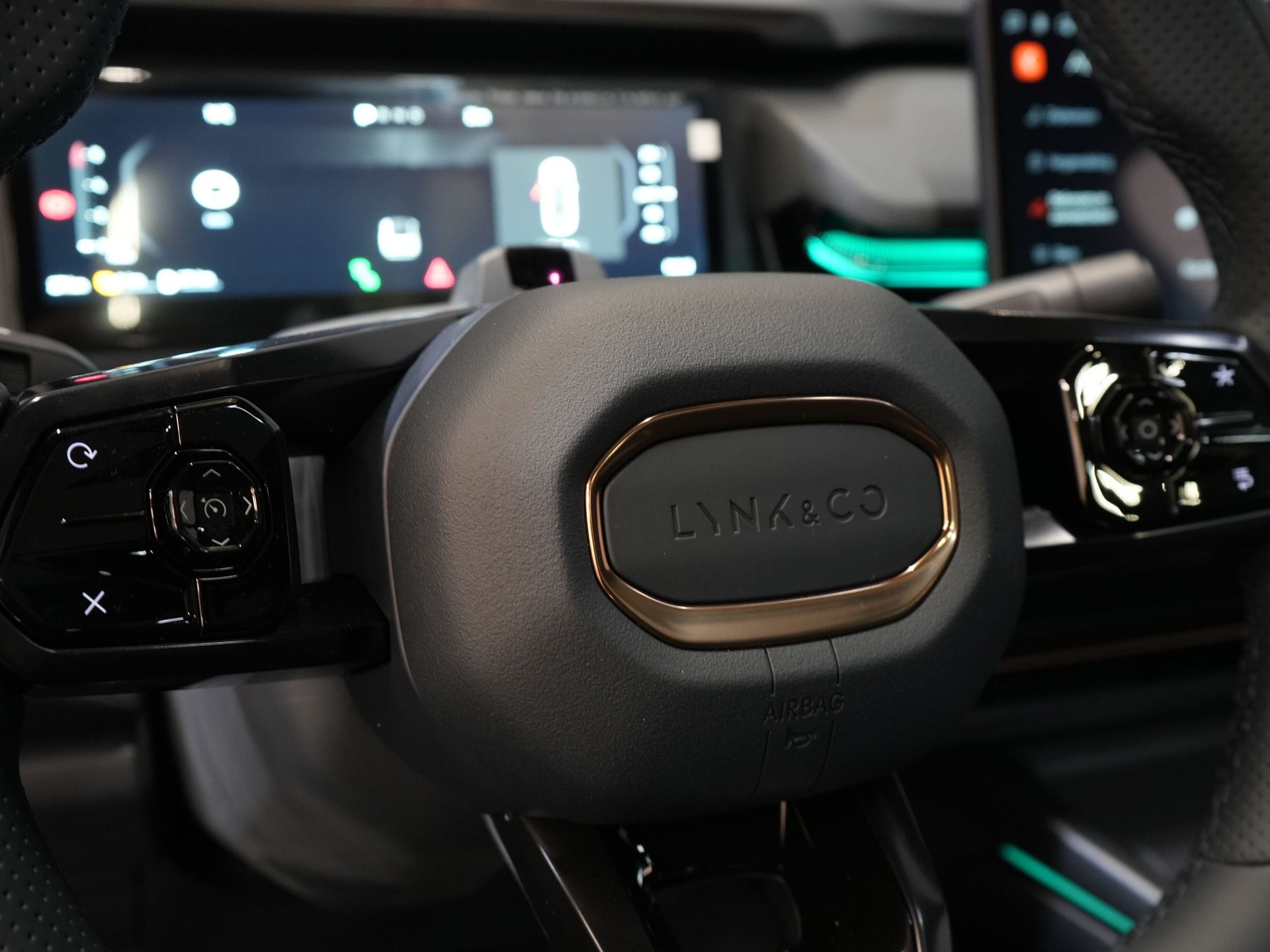 Lynk & Co 08 SUV 1.5 More PHEV 200км Elek./ Harman&Kardon/ Pano/ Масаж та охолодження сидінь/ Elek.Valve/ Adapt.Cruise