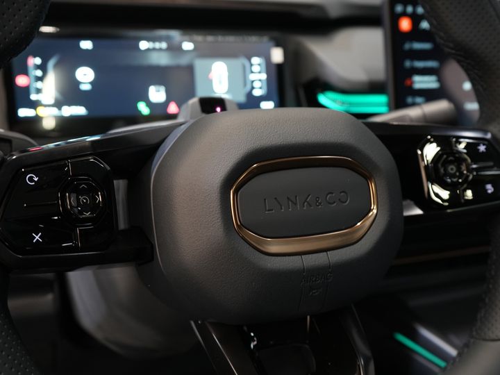 Lynk & Co 08 SUV 1.5 More PHEV 200км Elek./ Harman&Kardon/ Pano/ Масаж та охолодження сидінь/ Elek.Valve/ Adapt.Cruise