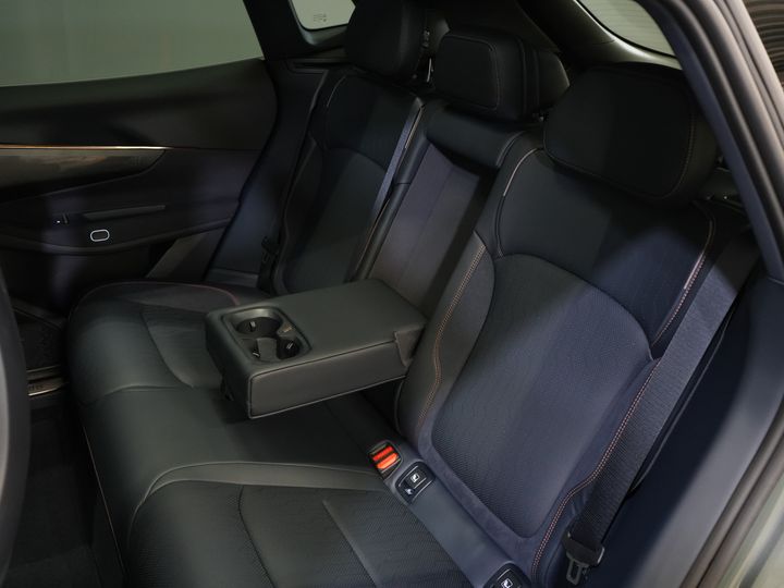 Lynk & Co 08 SUV 1.5 More PHEV 200км Elek./ Harman&Kardon/ Pano/ Масаж та охолодження сидінь/ Elek.Valve/ Adapt.Cruise