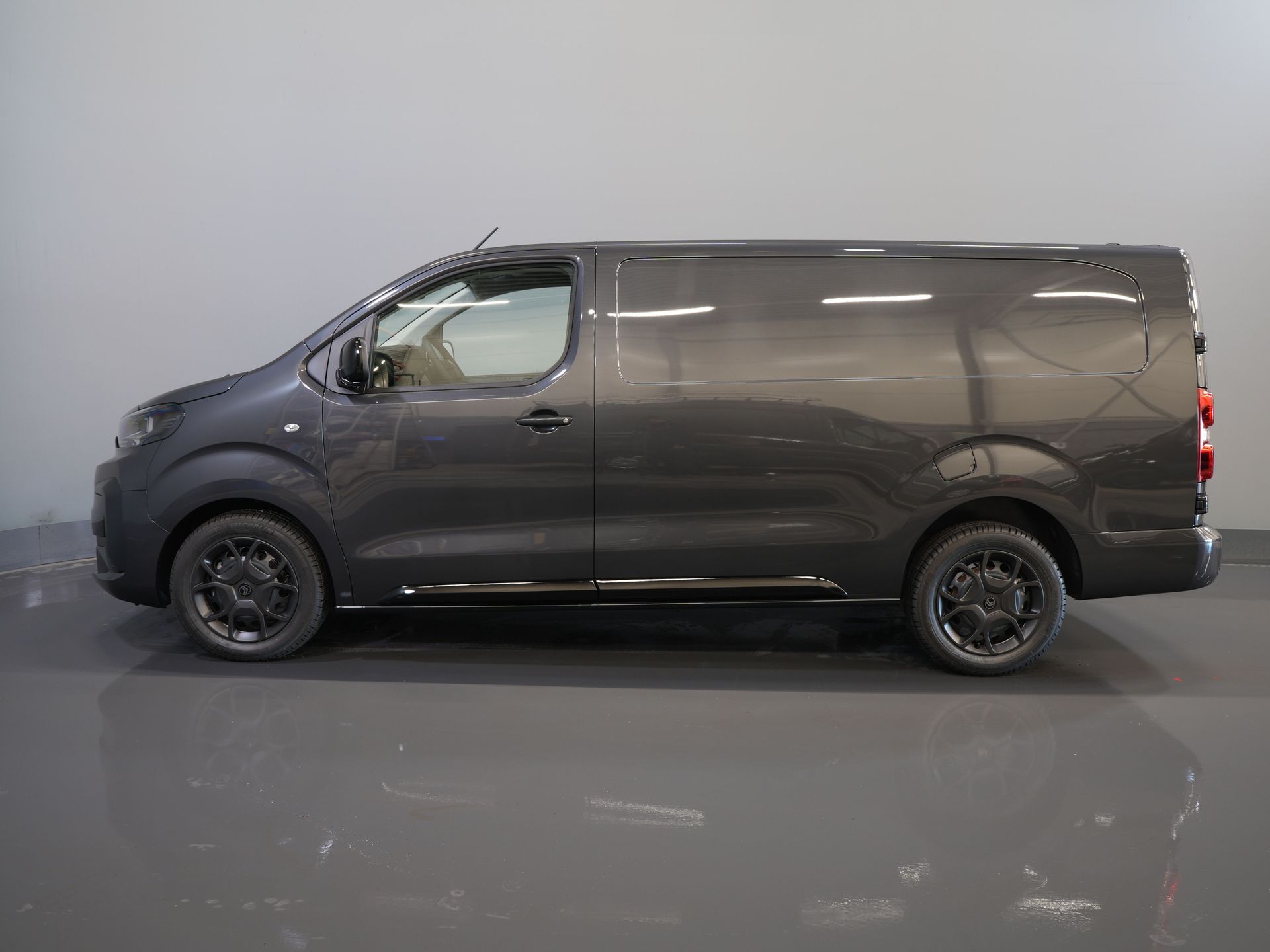 Citroën Jumpy Van 2.0 HDI 180 CP Aut. L3 BPM GRATUIT! Navi/ Carplay/ Cameră/ PDC/ Cruise/ Airco