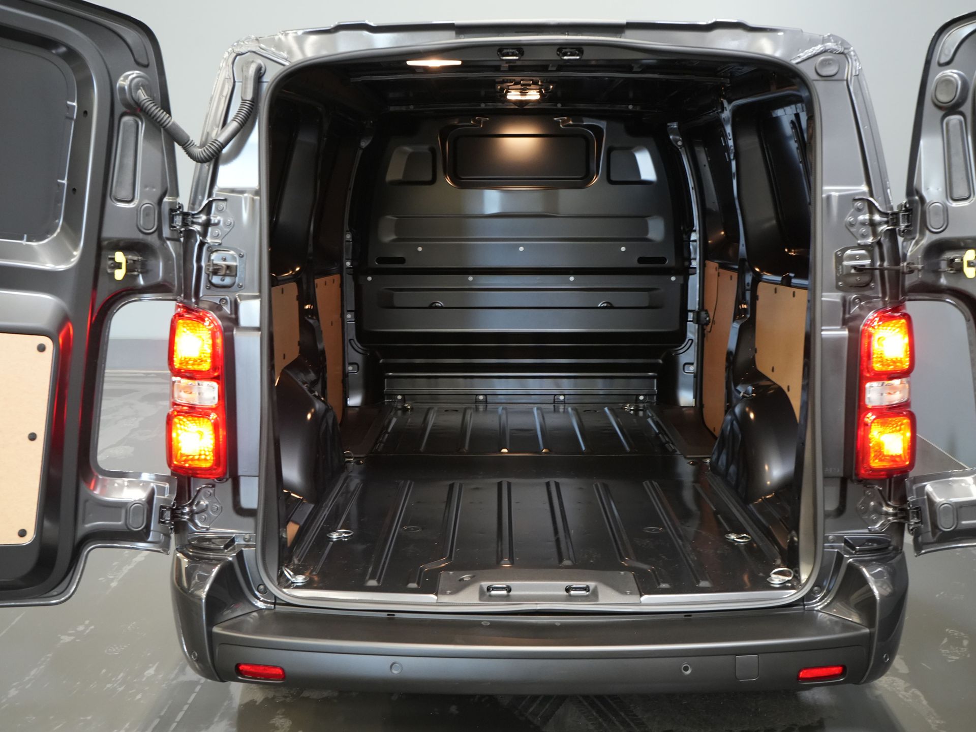 Citroën Jumpy Van 2.0 HDI 180 CP Aut. L3 BPM GRATUIT! Navi/ Carplay/ Cameră/ PDC/ Cruise/ Airco