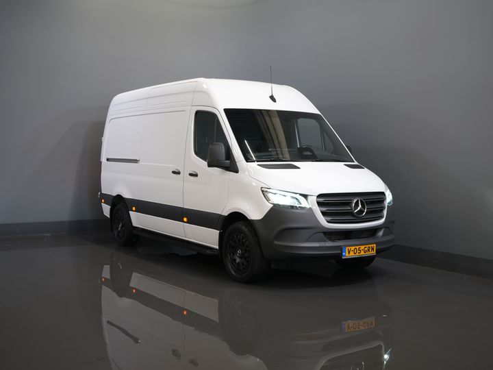 Mercedes-Benz Sprinter Bestelbus 317 CDI Aut. L2H2 3.5t Trekverm./ LED/ Gev.Stoel/ Carplay/ Inrichting/ Navi/ Cruise/ Camera/ Sidesteps/ 18”LMV