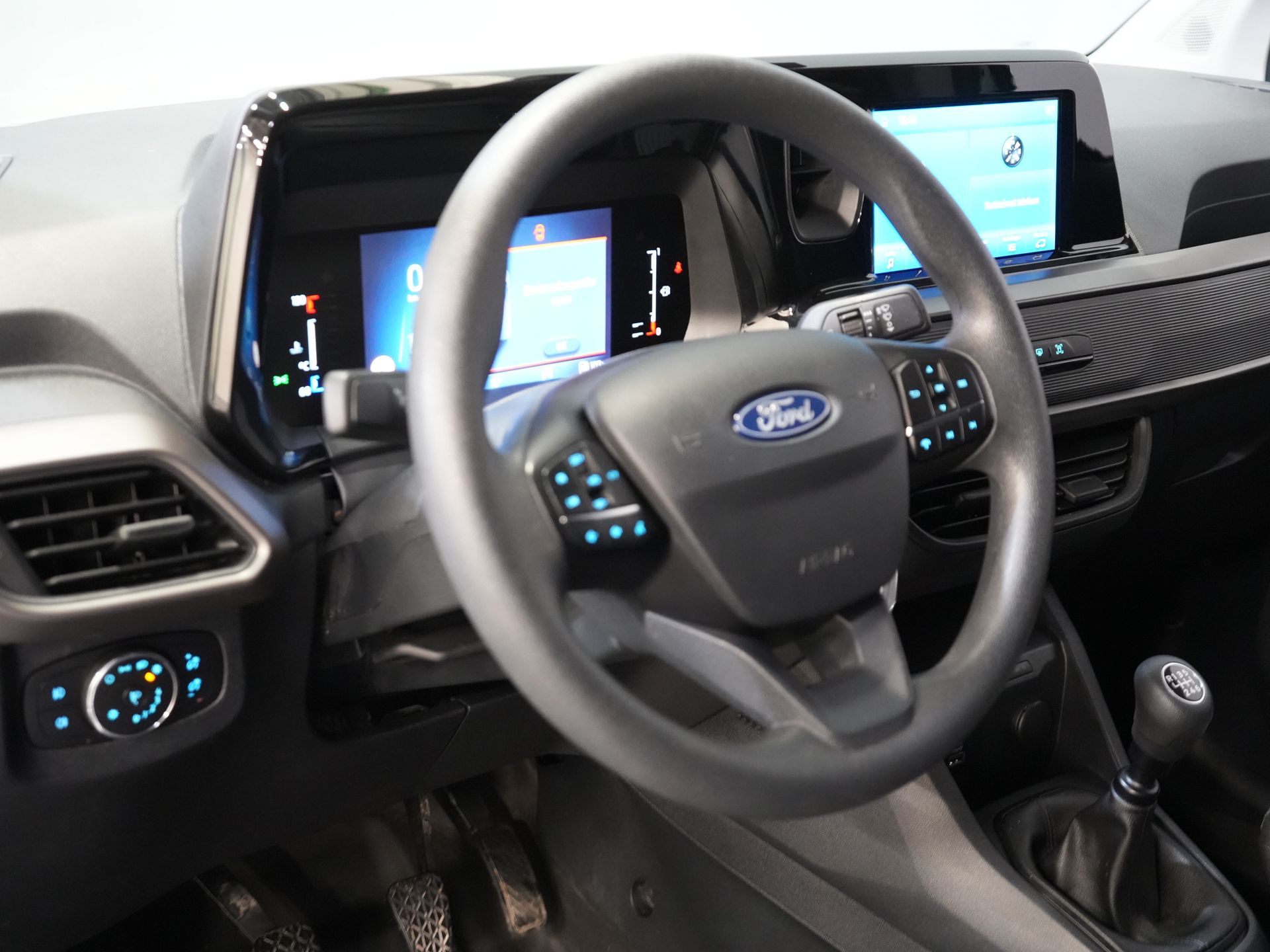 Ford Transit Courier Bestelbus 1.0 Trend 100 pk BENZINE BPM VRIJ! Garantie 05-2029/ Carplay/ Virtual Cockpit/ Airco/ Cruise