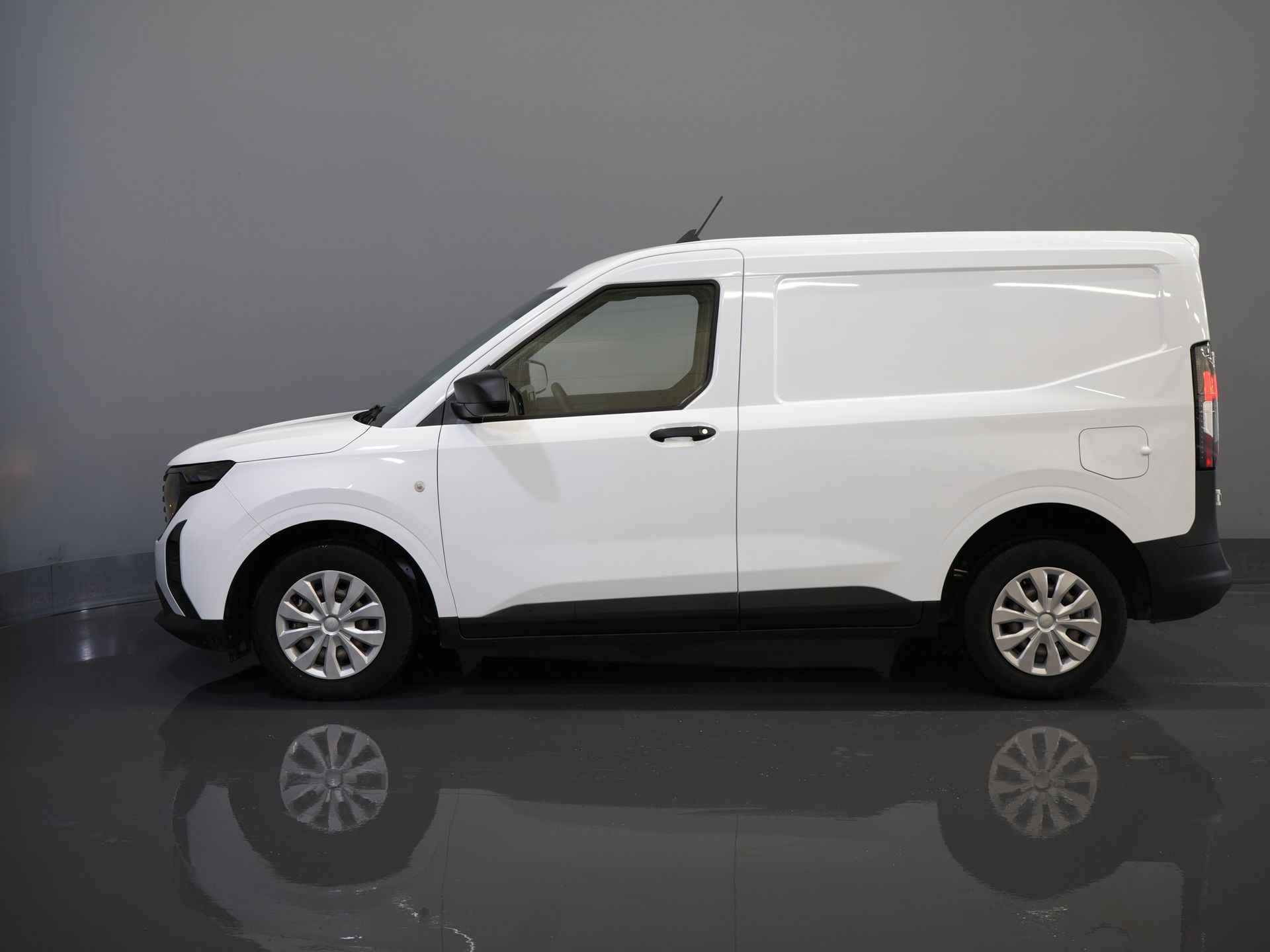 Ford Transit Courier Bestelbus 1.0 Trend 100 pk BENZINE BPM VRIJ! Garantie 05-2029/ Carplay/ Virtual Cockpit/ Airco/ Cruise