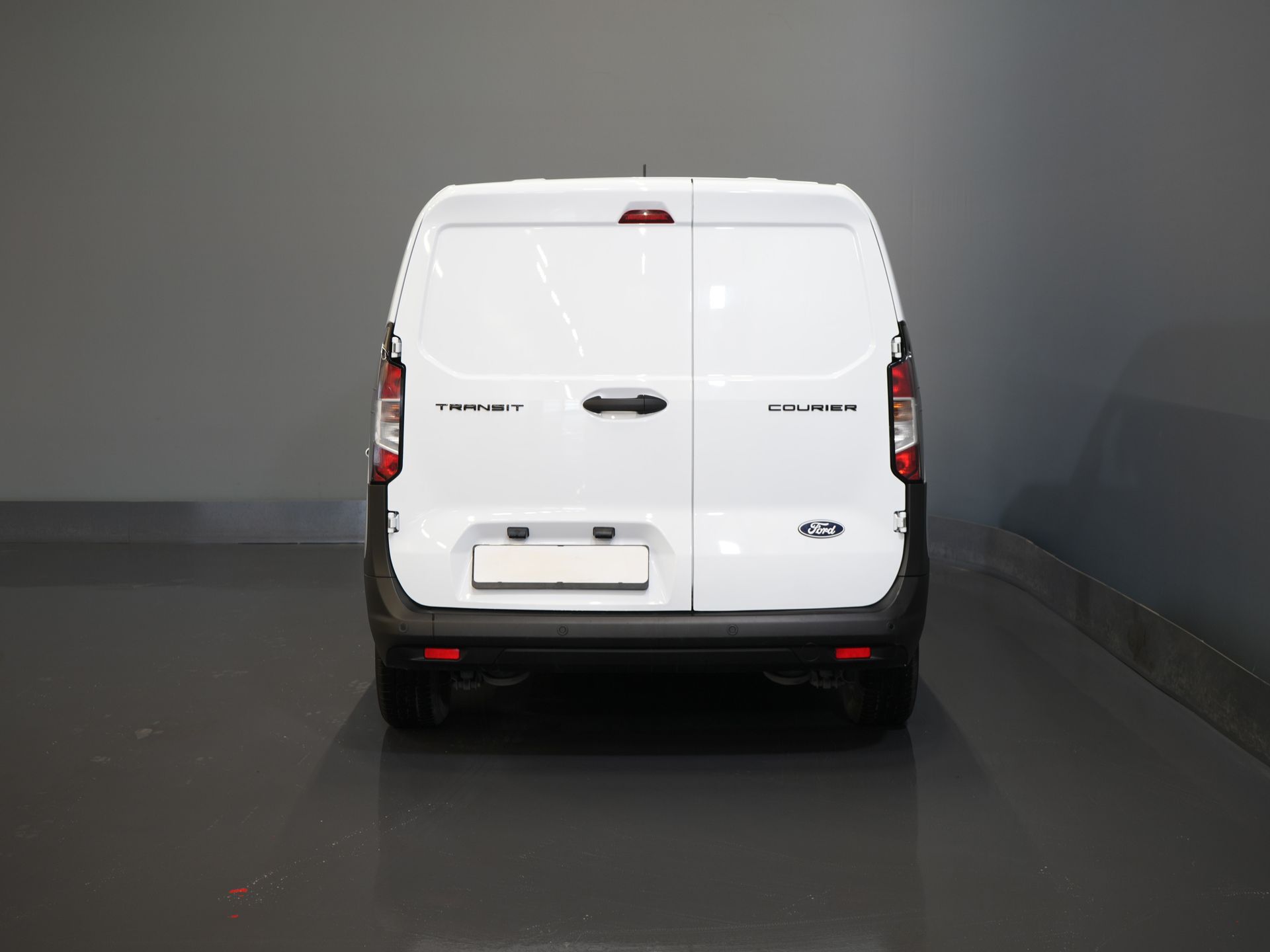 Ford Transit Courier Bestelbus 1.0 Trend 100 pk BENZINE BPM VRIJ! Garantie 05-2029/ Carplay/ Virtual Cockpit/ Airco/ Cruise