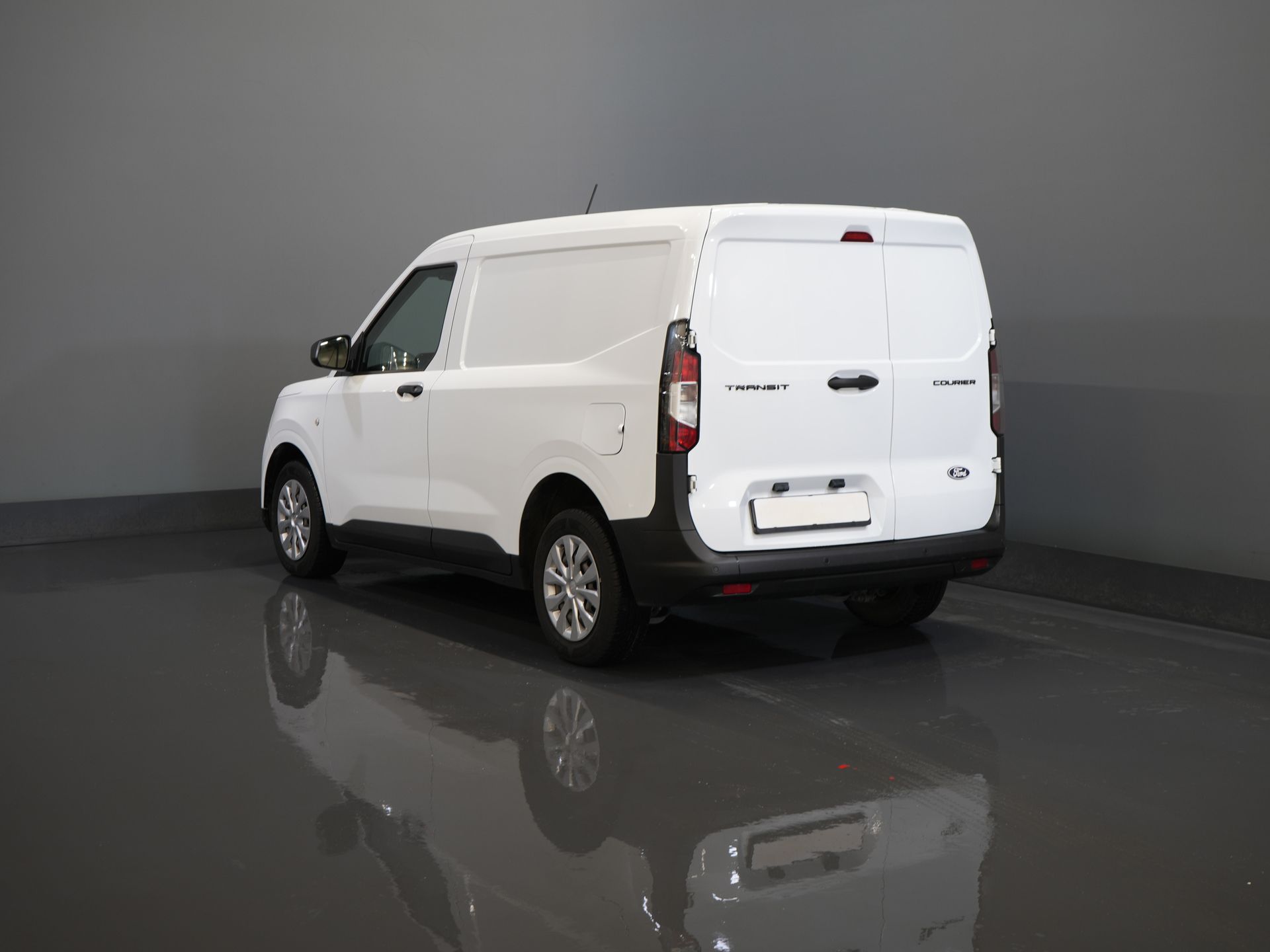 Ford Transit Courier Bestelbus 1.0 Trend 100 pk BENZINE BPM VRIJ! Garantie 05-2029/ Carplay/ Virtual Cockpit/ Airco/ Cruise