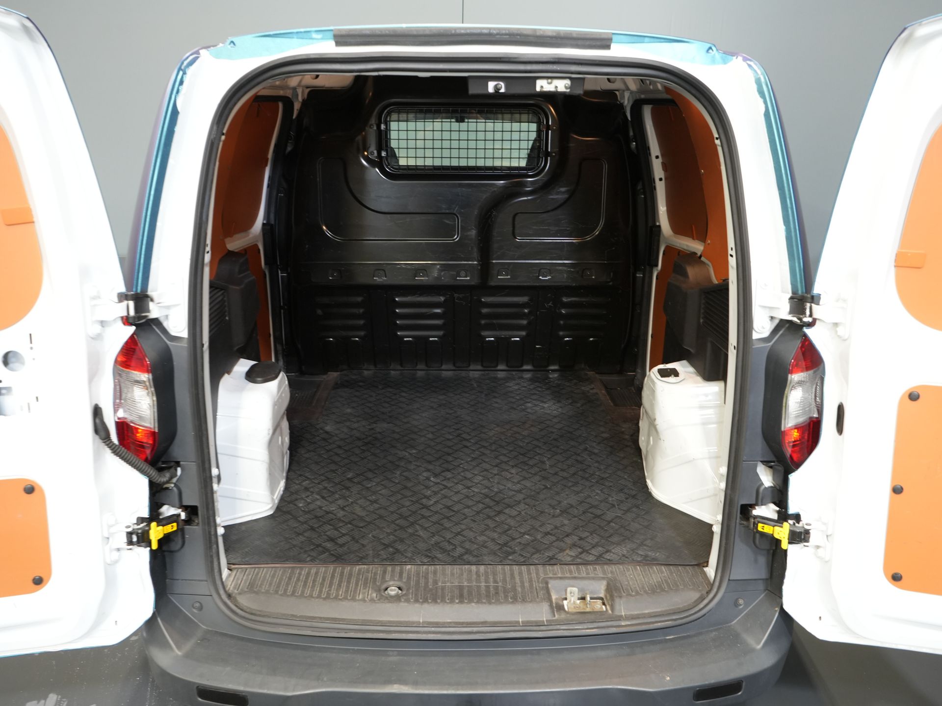 Ford Transit Courier Bestelbus 1.5 TDCI Trend BPM VRIJ! NL Auto/ 2xSchuifdeur/ Climate/ Trekhaak/ Betimmerd