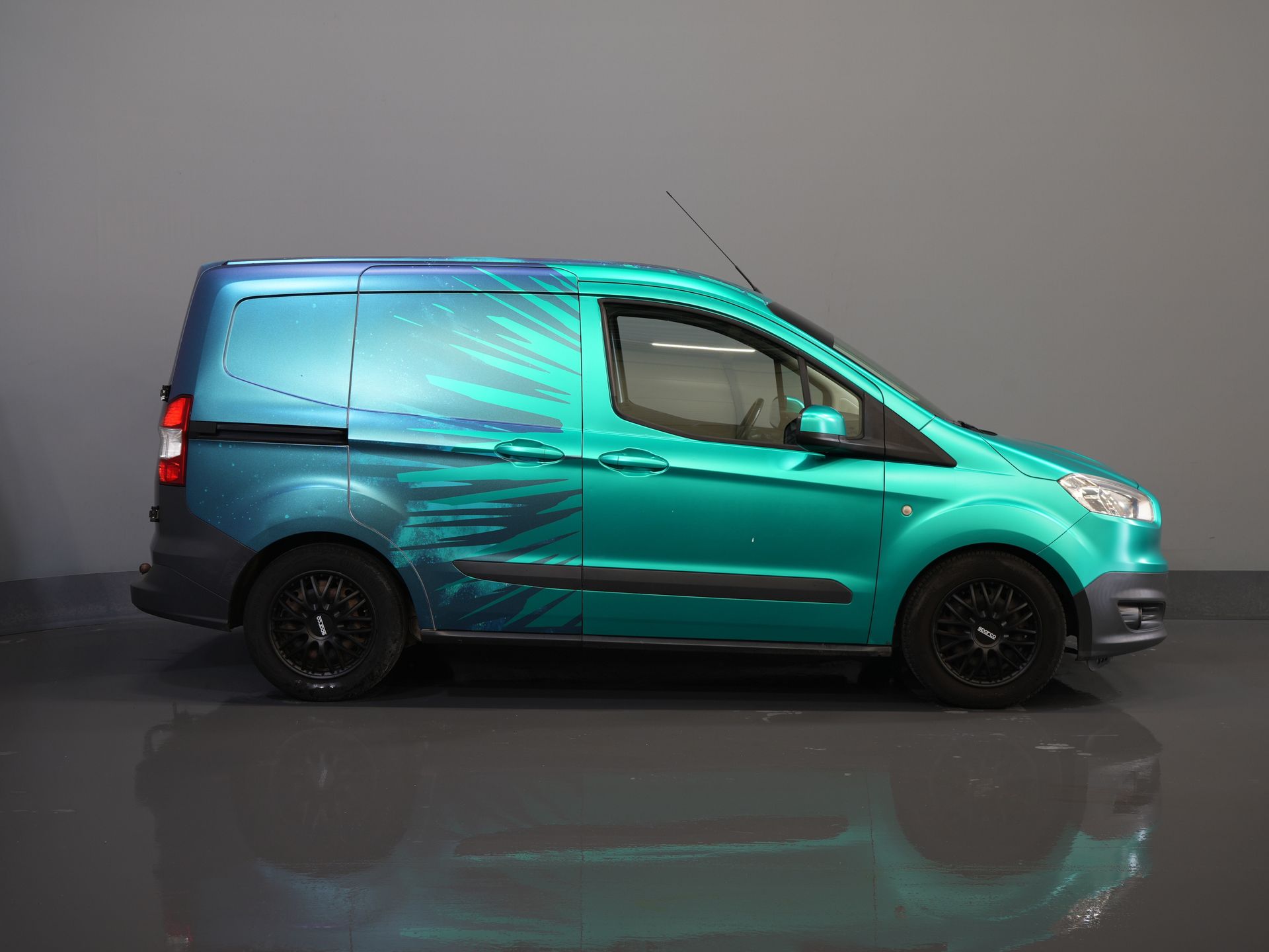 Ford Transit Courier Bestelbus 1.5 TDCI Trend BPM VRIJ! NL Auto/ 2xSchuifdeur/ Climate/ Trekhaak/ Betimmerd