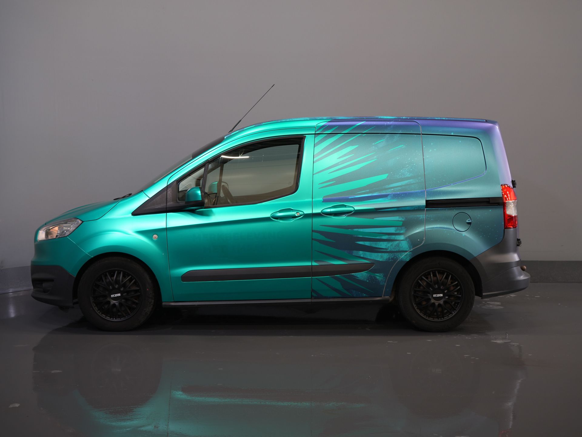 Ford Transit Courier Bestelbus 1.5 TDCI Trend BPM VRIJ! NL Auto/ 2xSchuifdeur/ Climate/ Trekhaak/ Betimmerd