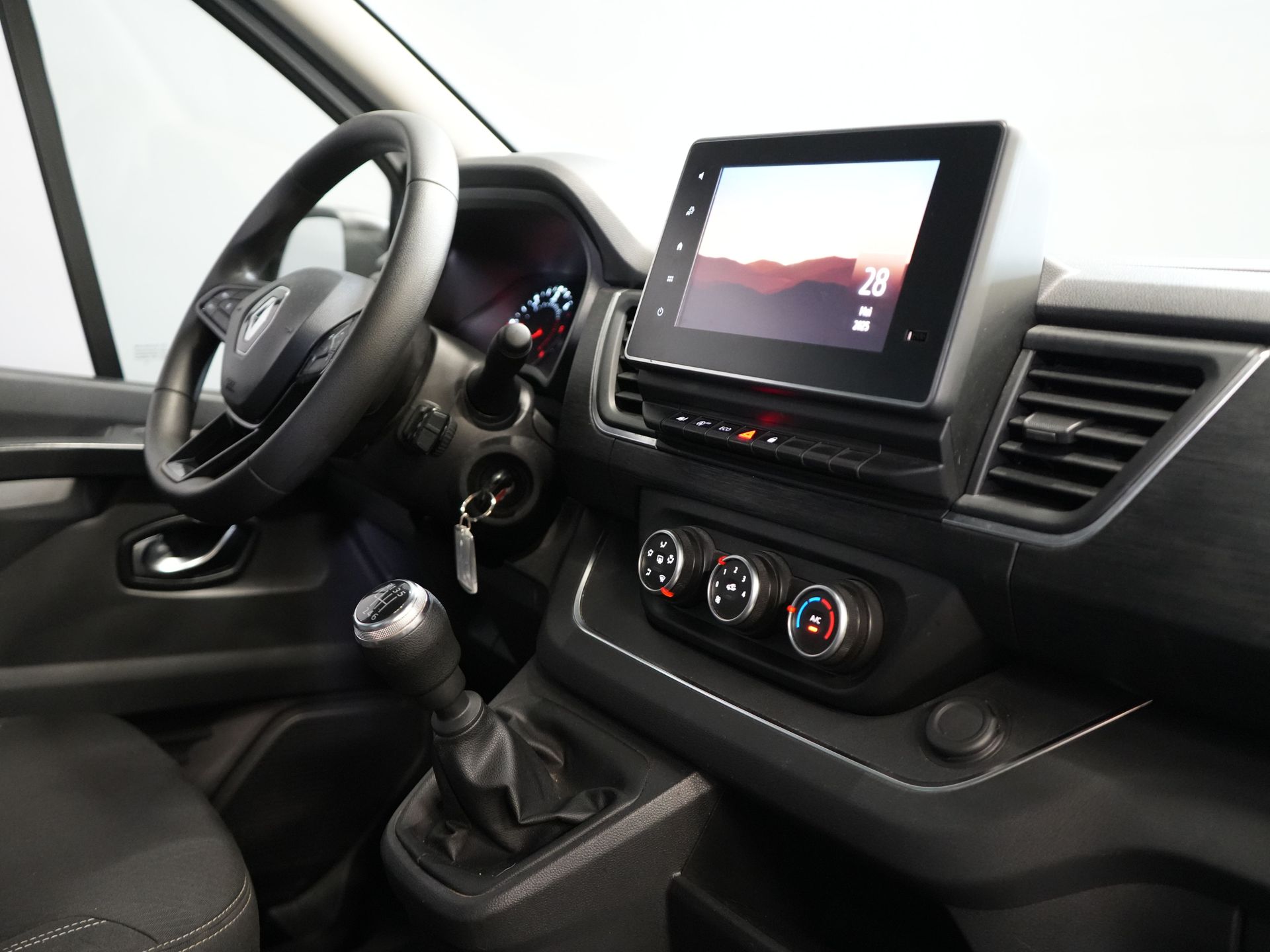 Renault Trafic Bestelbus 2.0 dCi 130 pk L2 BPM VRIJ! LED/ Navi/ Carplay/ PDC/ Cruise/ Airco