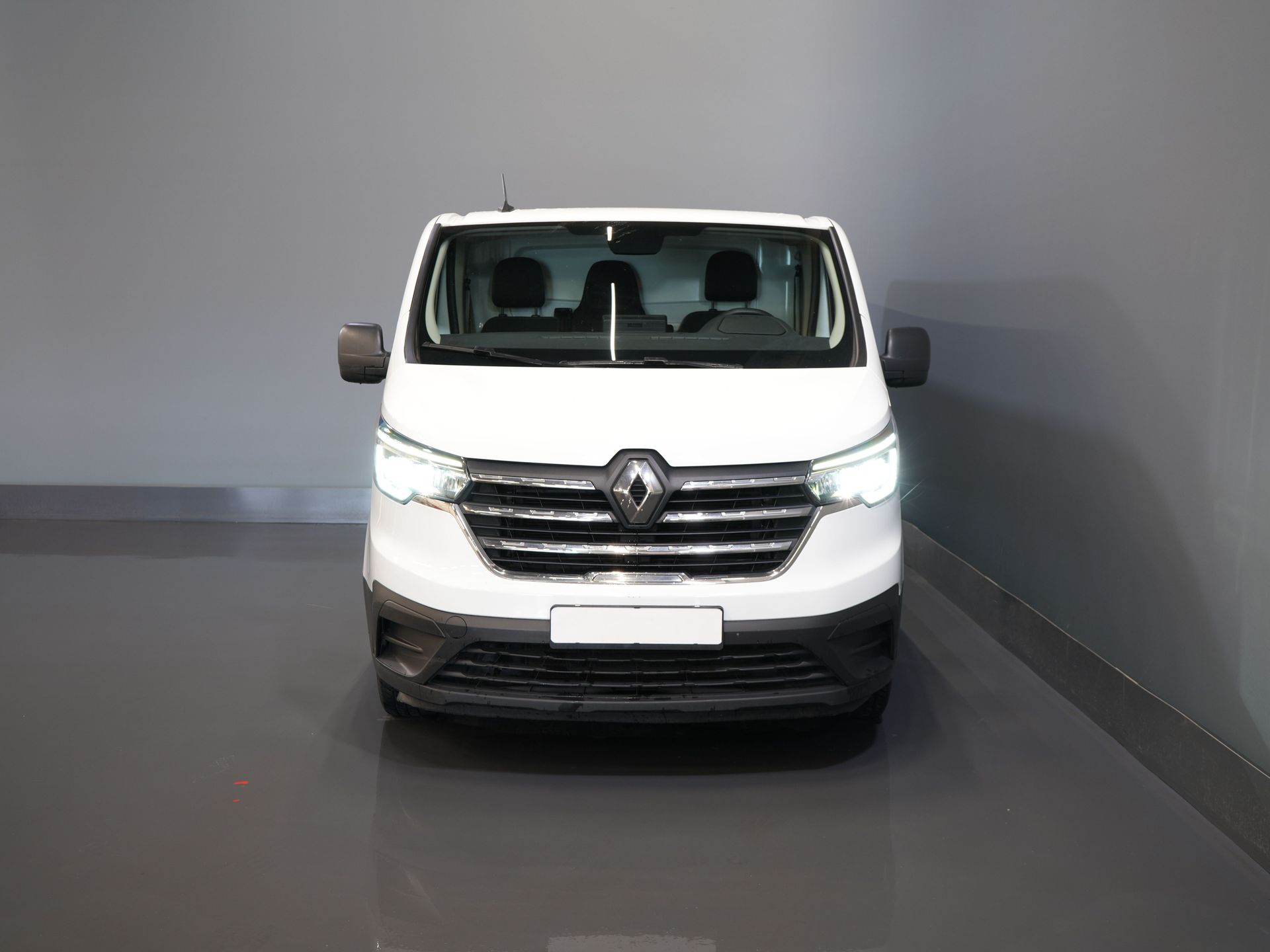 Renault Trafic Bestelbus 2.0 dCi 130 pk L2 BPM VRIJ! LED/ Navi/ Carplay/ PDC/ Cruise/ Airco