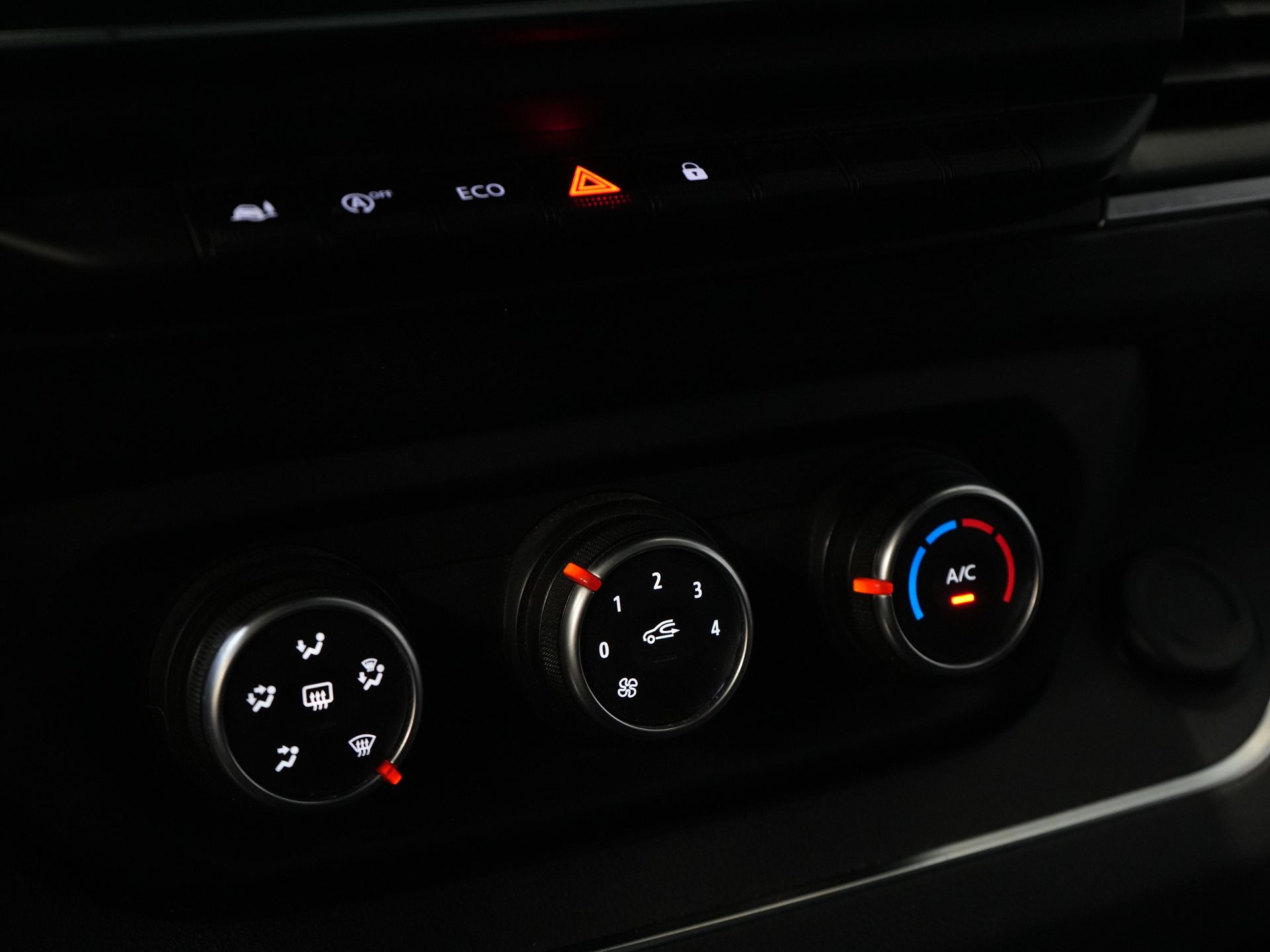 Renault Trafic Bestelbus 2.0 dCi 130 pk L2 BPM VRIJ! LED/ Navi/ Carplay/ PDC/ Cruise/ Airco