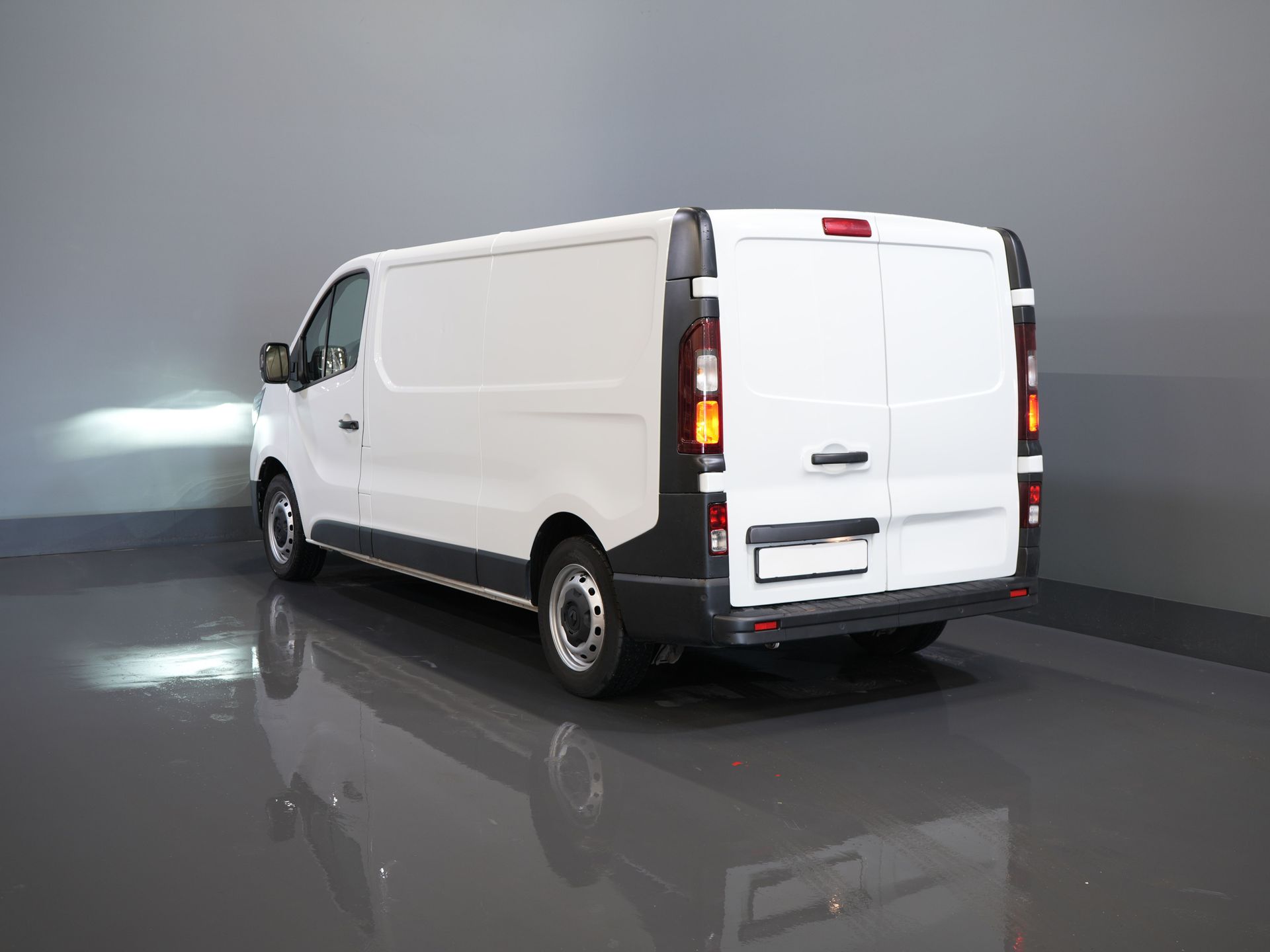 Renault Trafic Bestelbus 2.0 dCi 130 pk L2 BPM VRIJ! LED/ Navi/ Carplay/ PDC/ Cruise/ Airco
