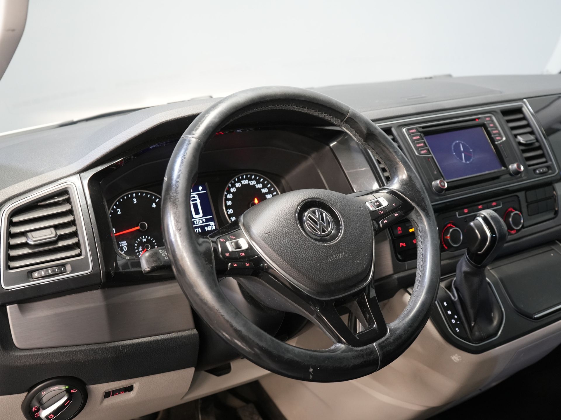 Volkswagen Transporter Bestelbus T6 2.0 TDI 150 pk DSG Aut. L2 Highline E6 DC Dubbel Cabine BPM VRIJ! Carplay/ Alarm/ Leder/ Cruise/ PDC/ Sidebars/ Trekhaak/ LMV