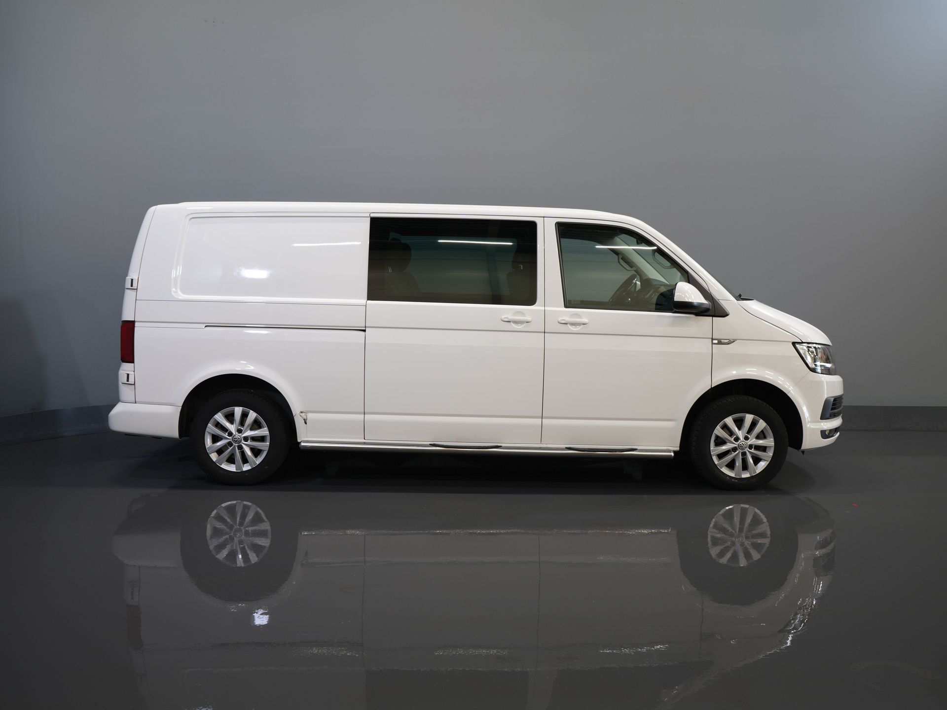 Volkswagen Transporter Bestelbus T6 2.0 TDI 150 pk DSG Aut. L2 Highline E6 DC Dubbel Cabine BPM VRIJ! Carplay/ Alarm/ Leder/ Cruise/ PDC/ Sidebars/ Trekhaak/ LMV