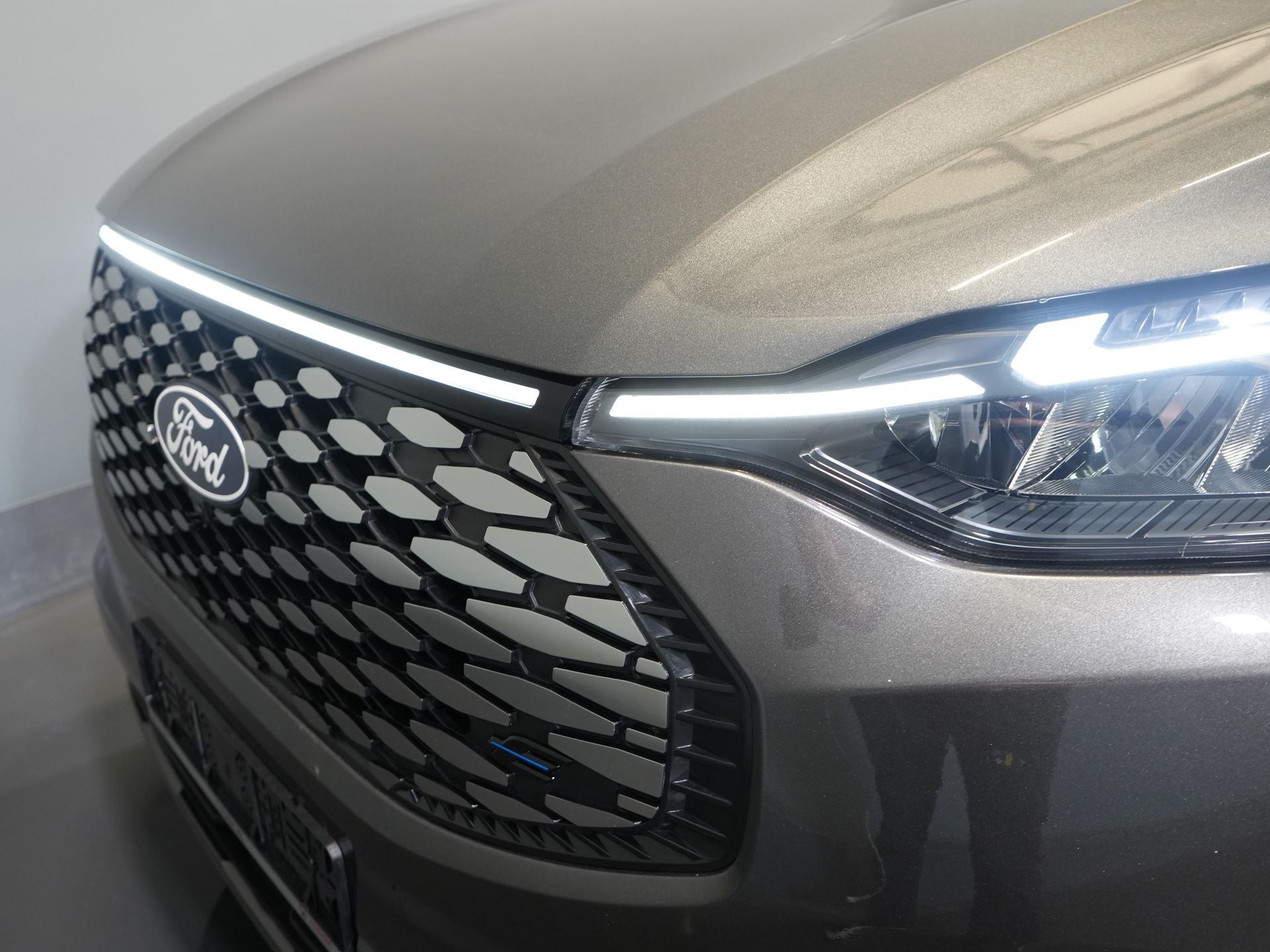 Ford E-Transit Custom Van 340 71 kWh 218 CV 340 km WLTP L2 Limited 2x Elek.Schuif/ 2.3t Trekverm./ Snellader/ Matrix LED/ B&O/ Adapt.Cruise/ Standkachel/ 