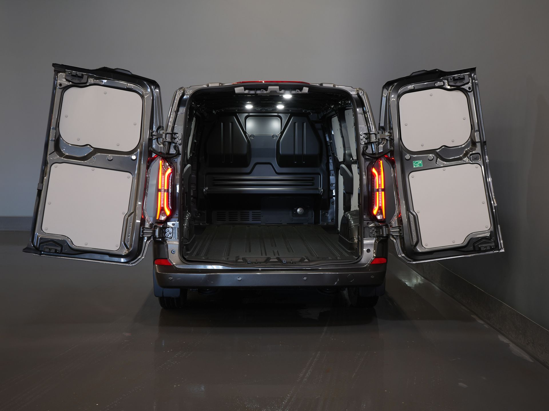 Ford E-Transit Custom Van 340 71 kWh 218 CV 340 km WLTP L2 Limited 2x Elek.Schuif/ 2.3t Trekverm./ Snellader/ Matrix LED/ B&O/ Adapt.Cruise/ Standkachel/ 