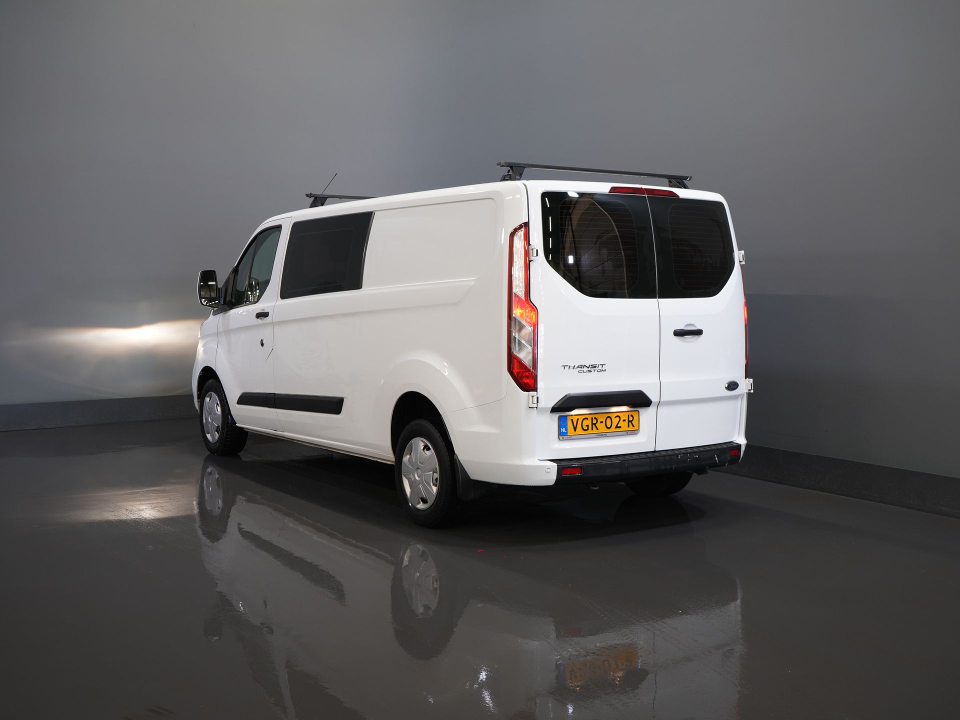 Ford Transit Custom Bestelbus 2.0 TDCI L2 Trend DC Dubbel Cabine Stoelverw./ Carplay/ 2.7t Trekverm./ Navi/ PDC/ Cruise