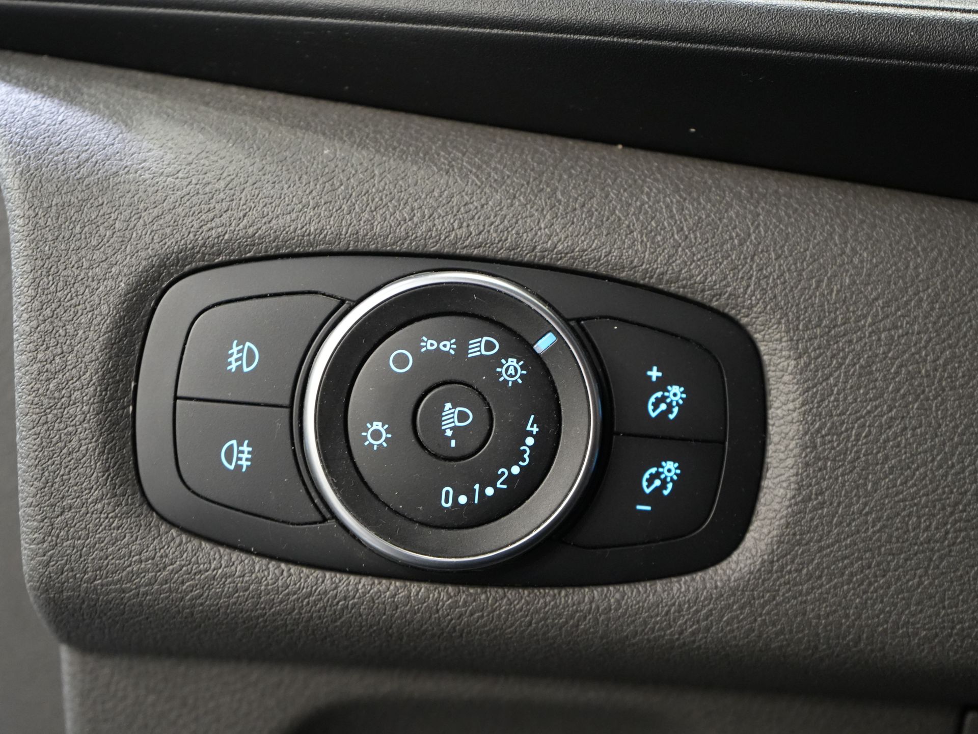 Ford Transit Custom Bestelbus 2.0 TDCI L2 Trend DC Dubbel Cabine Stoelverw./ Carplay/ 2.7t Trekverm./ Navi/ PDC/ Cruise