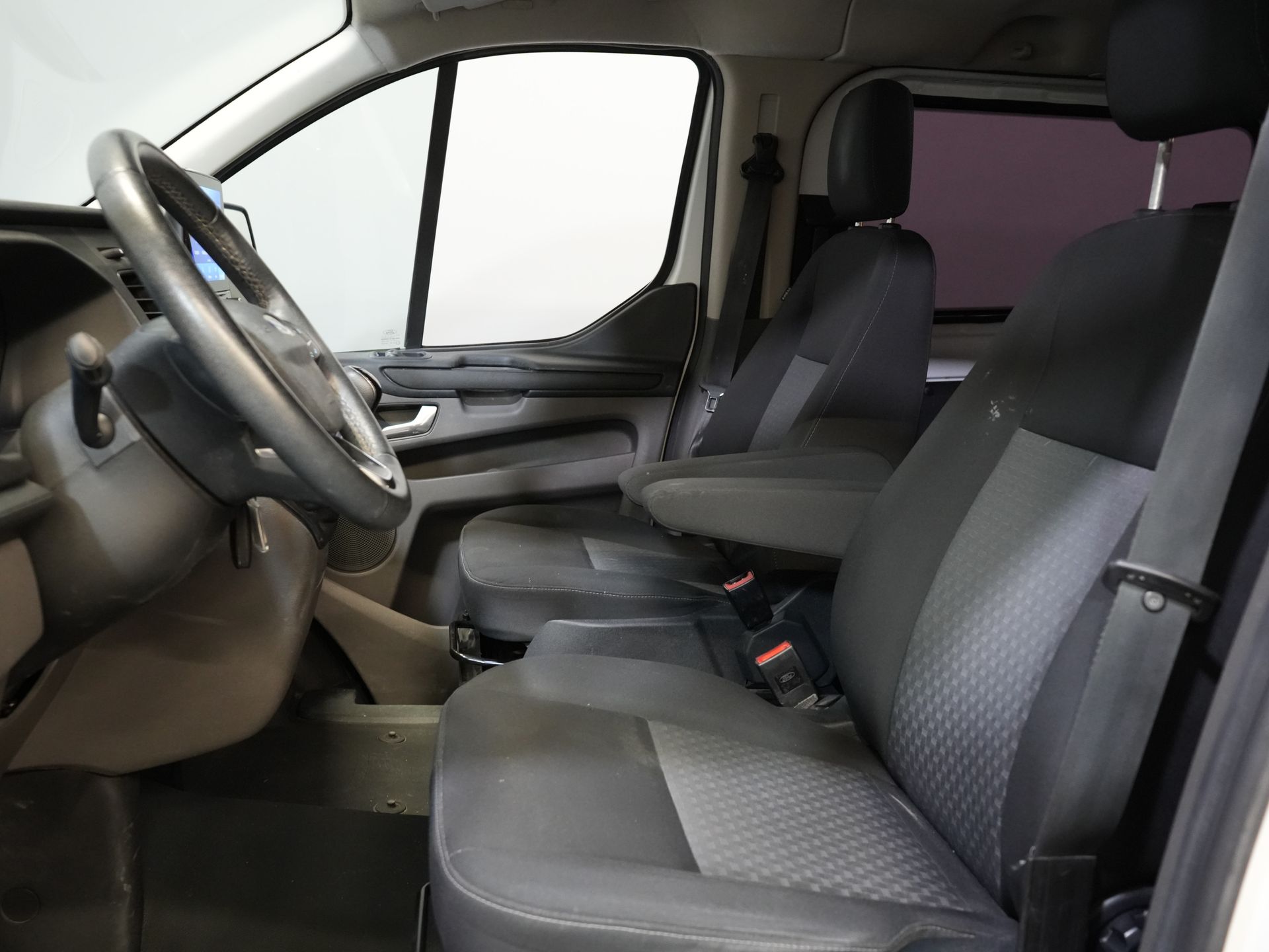 Ford Transit Custom Bestelbus 2.0 TDCI L2 Trend DC Dubbel Cabine Stoelverw./ Carplay/ 2.7t Trekverm./ Navi/ PDC/ Cruise